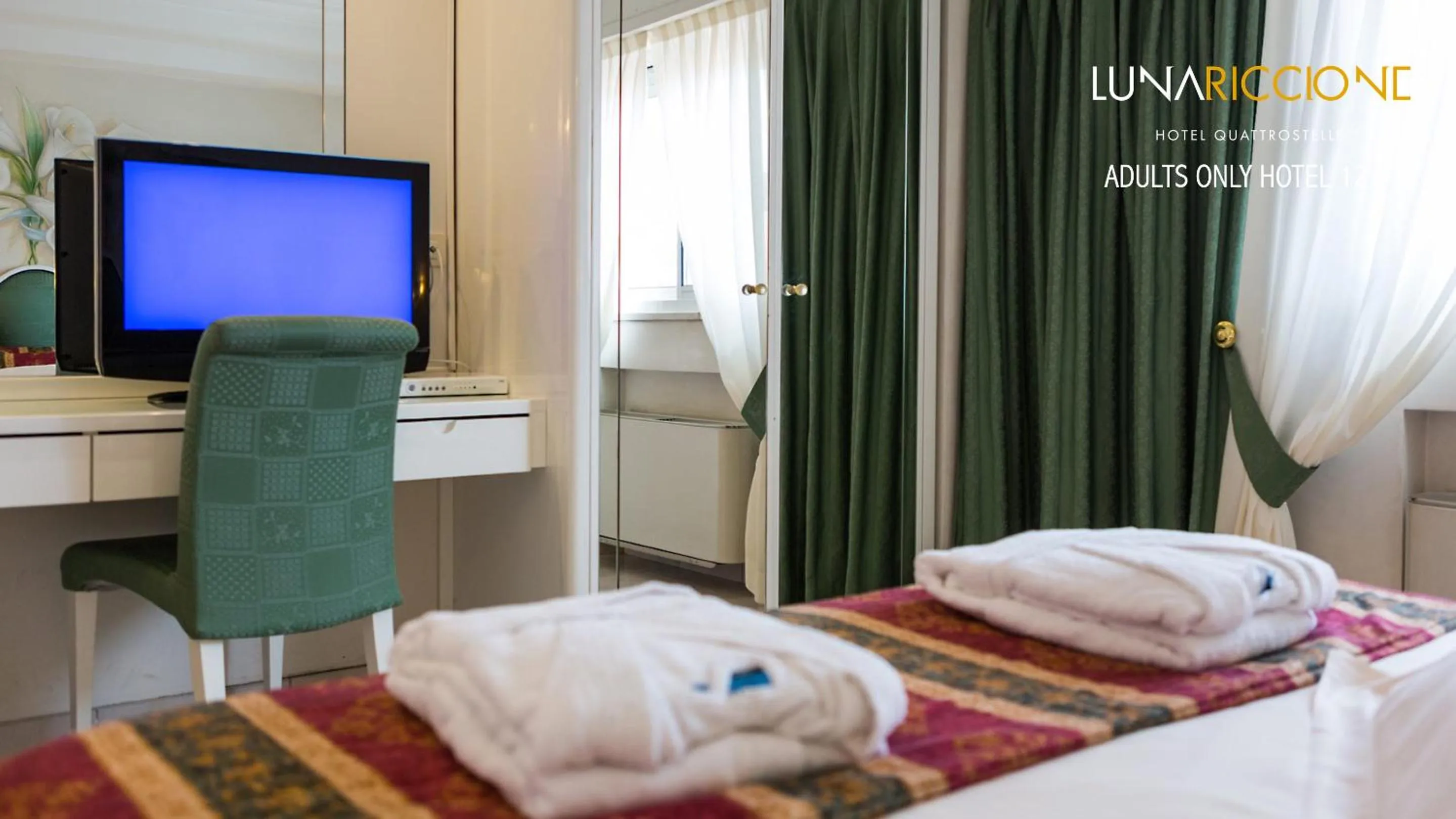 Bed in Hotel Luna Riccione e Aqua Spa Only Adults +12