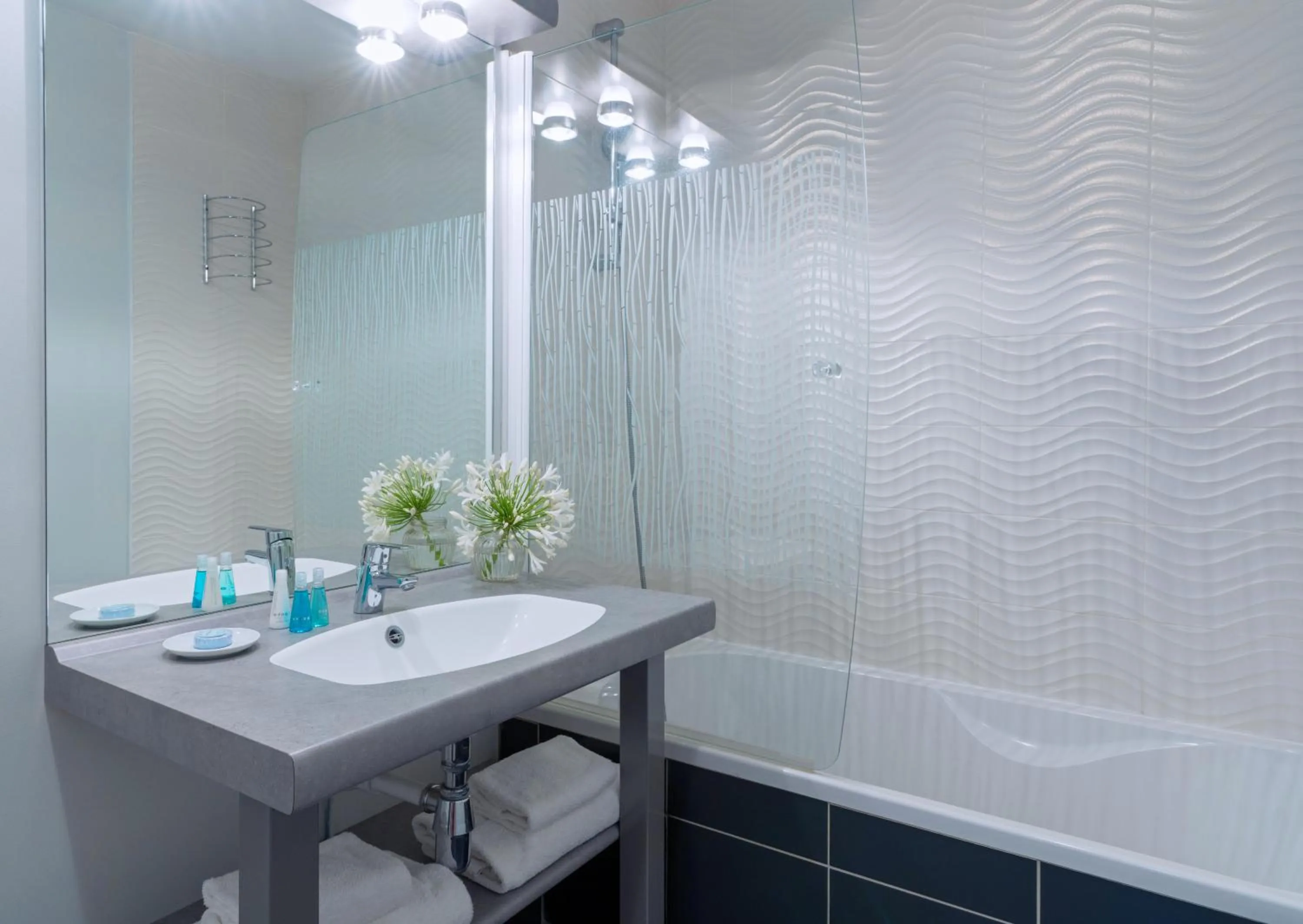 Bathroom in Residence Thalasso Concarneau