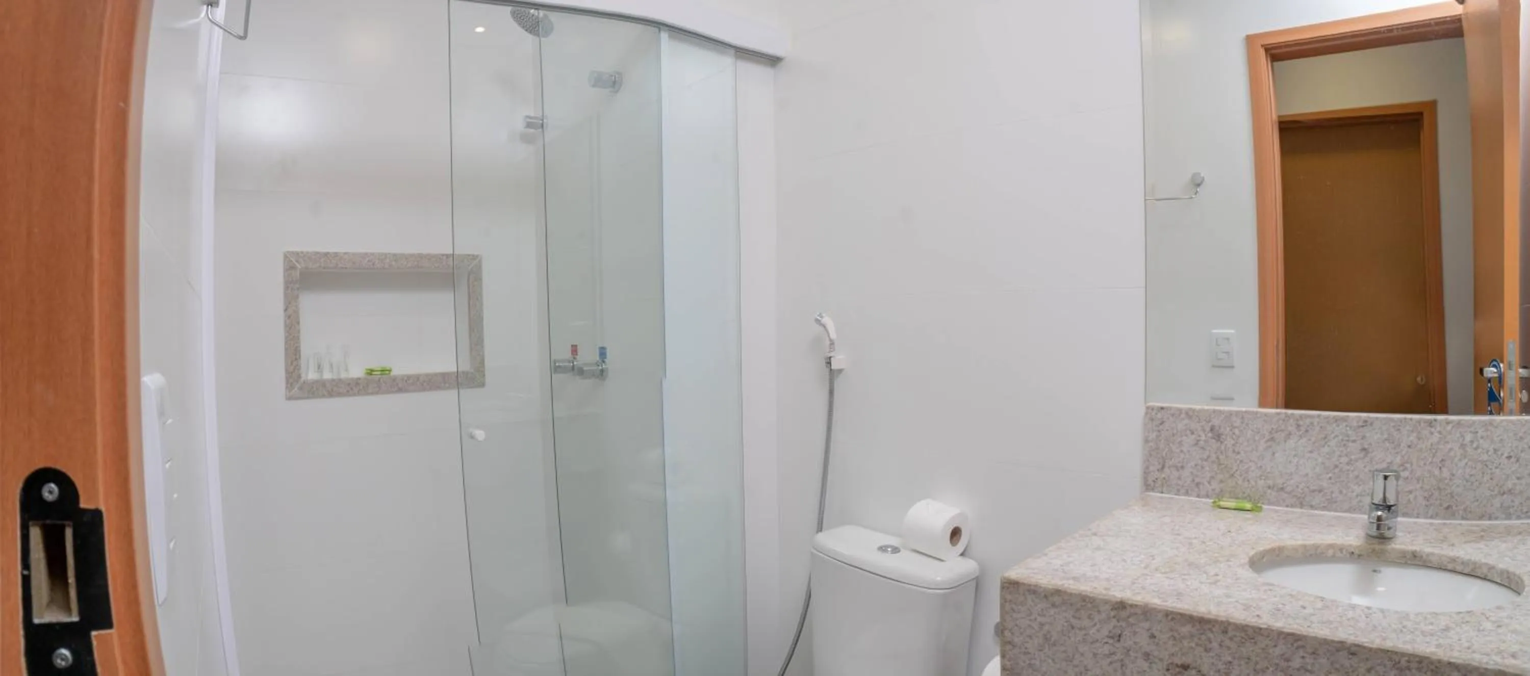 Bathroom in Lagoa EcoTowers Resort - LAGOA OFICIAL