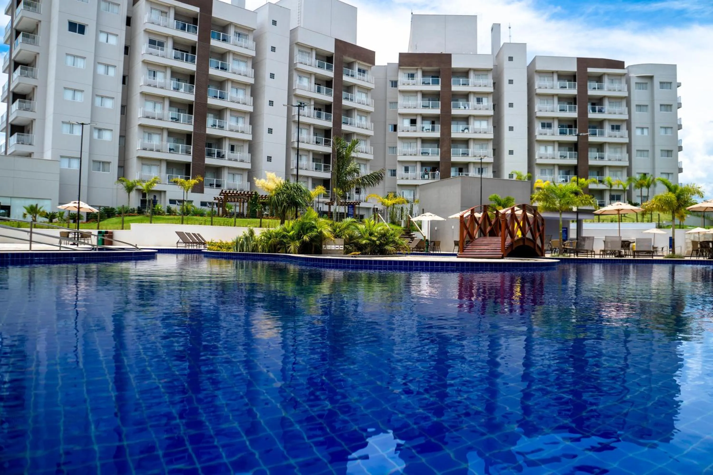 Pool view in Lagoa EcoTowers Resort - LAGOA OFICIAL