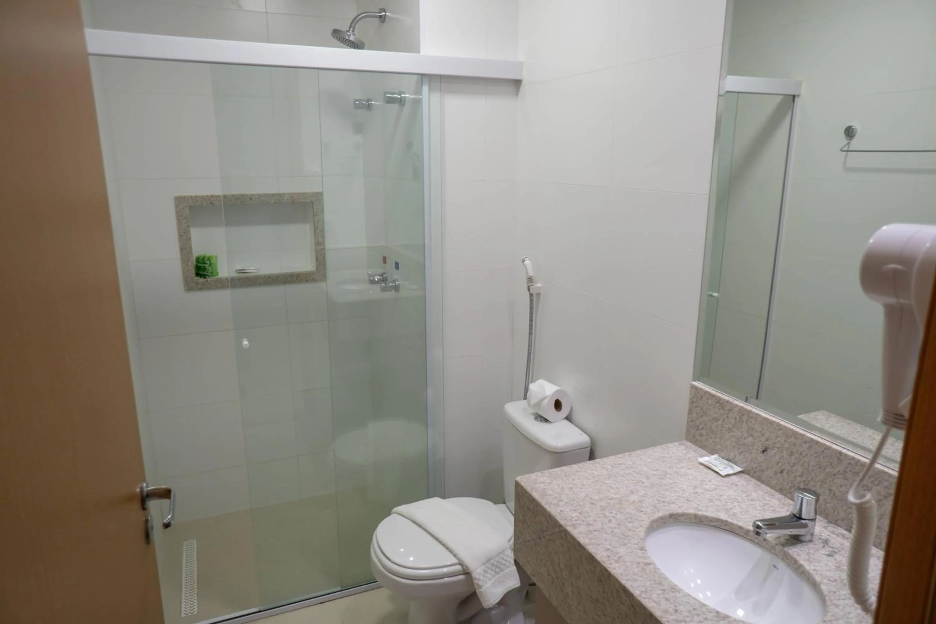 Bathroom in Lagoa EcoTowers Resort - LAGOA OFICIAL