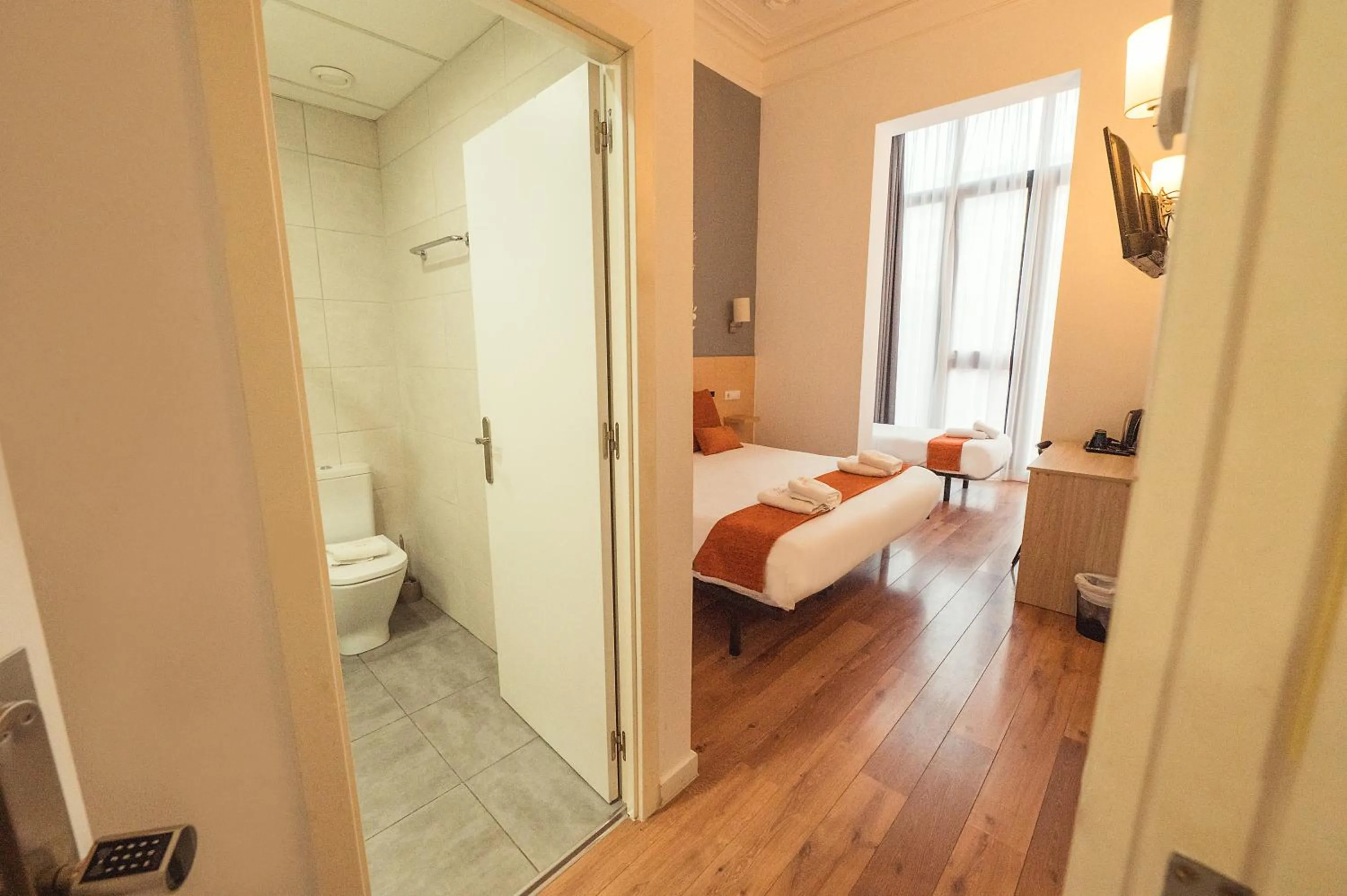 Bedroom, Bed in Hostal Live Natura Barcelona