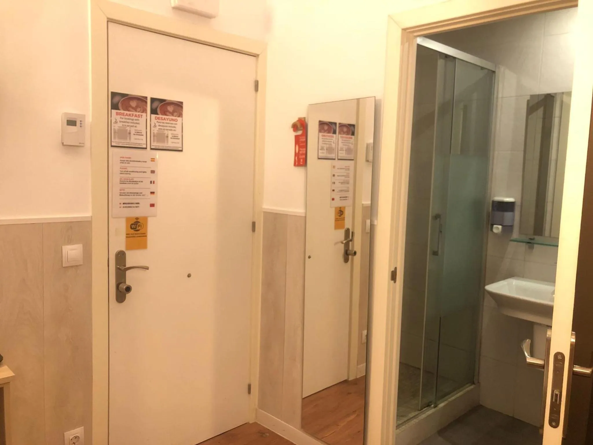 Photo of the whole room in Hostal Live Natura Barcelona