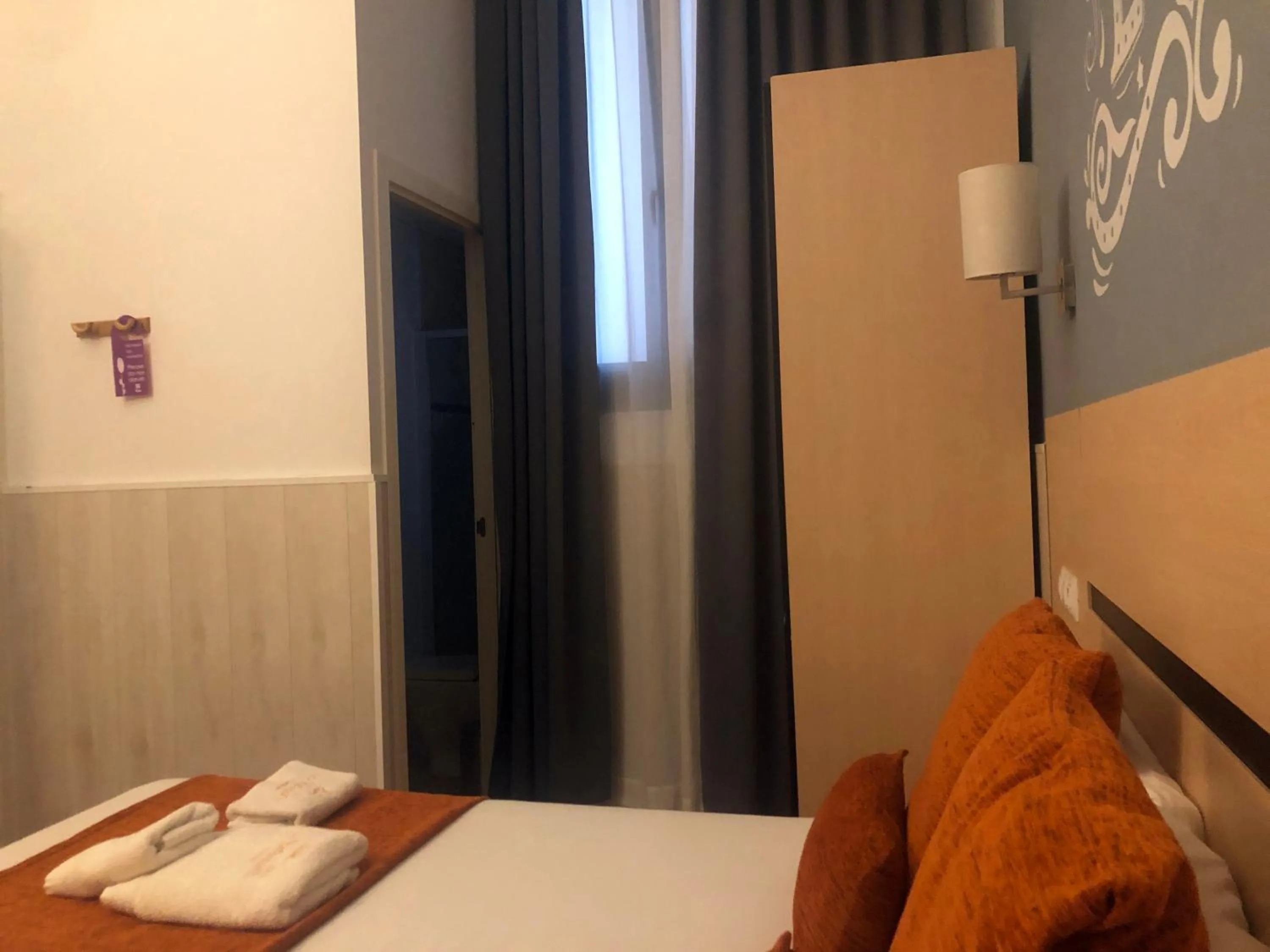 Bed in Hostal Live Natura Barcelona