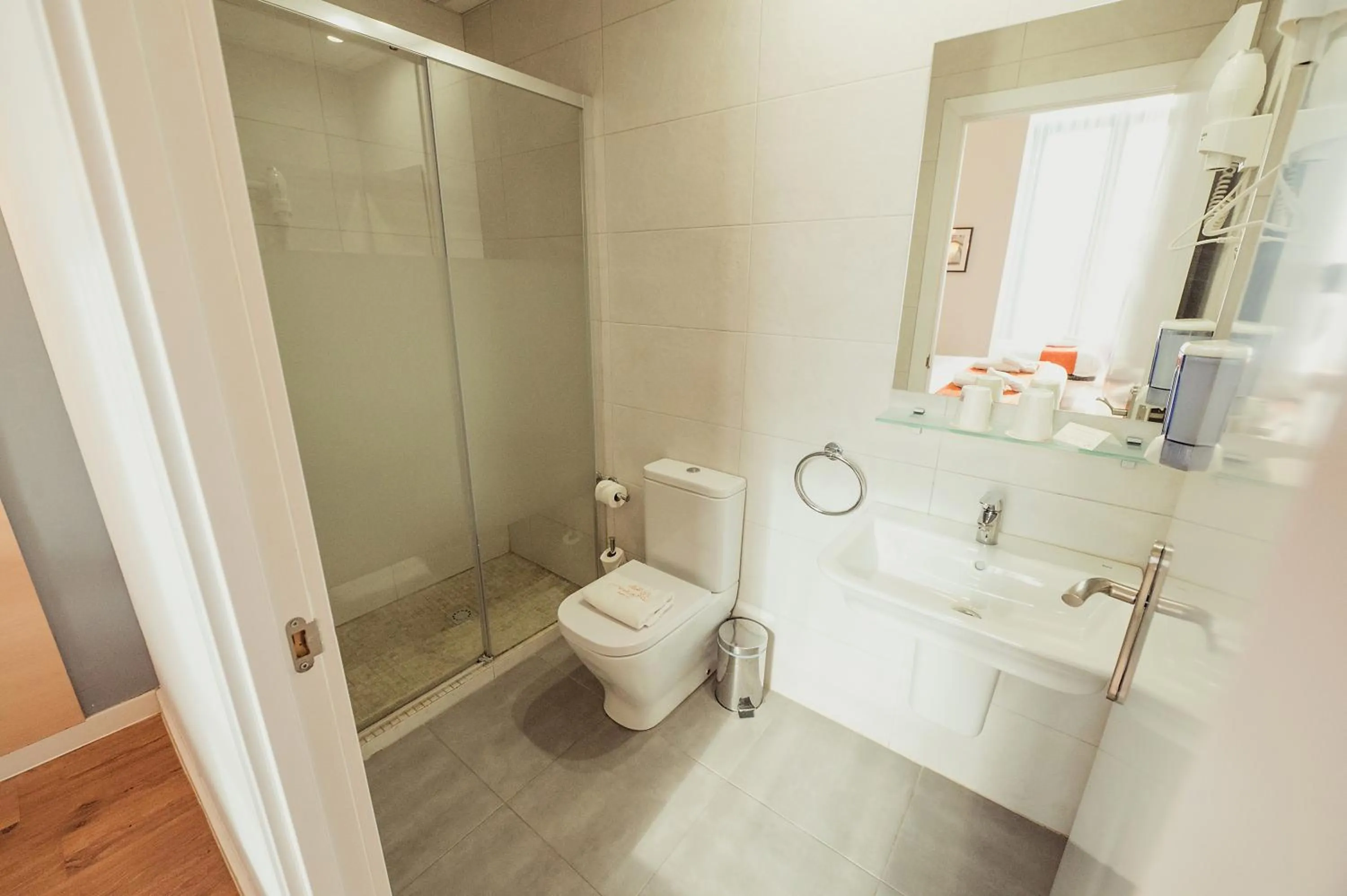 Bathroom in Hostal Live Natura Barcelona