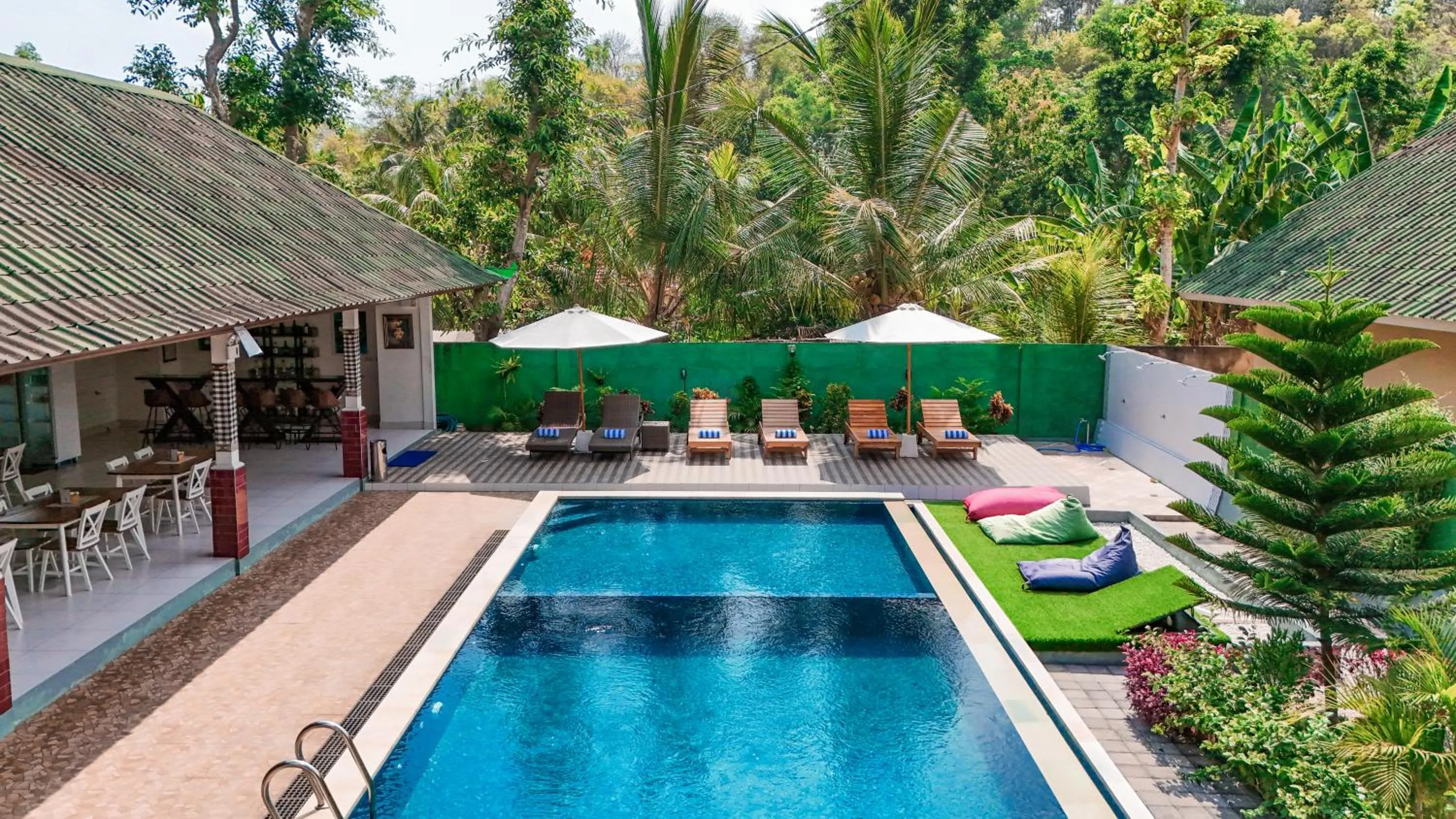 Restaurant/places to eat in Kesari Glory Nusa Penida by GenuineHost