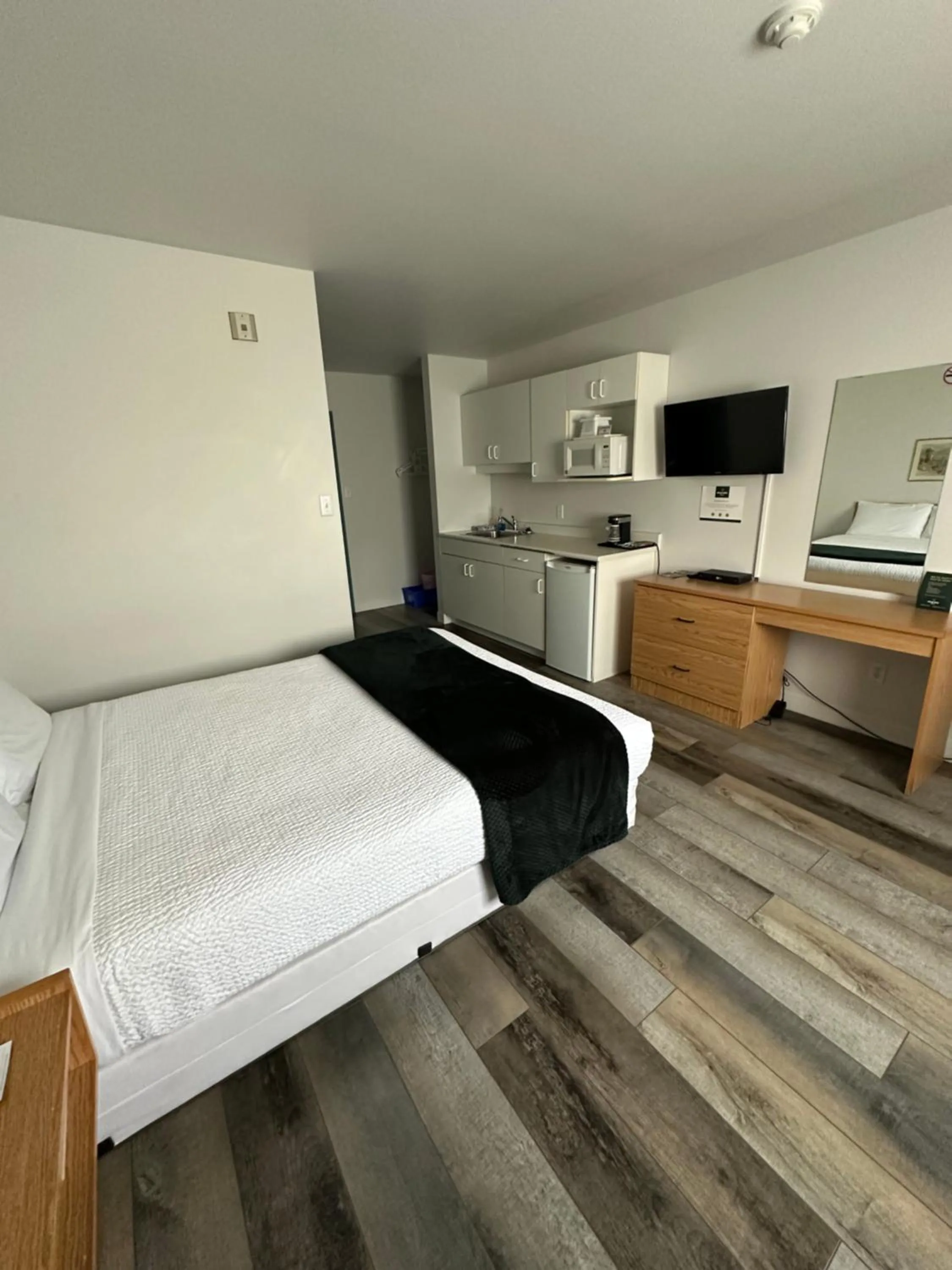 Bed in Sleep Suite Motel