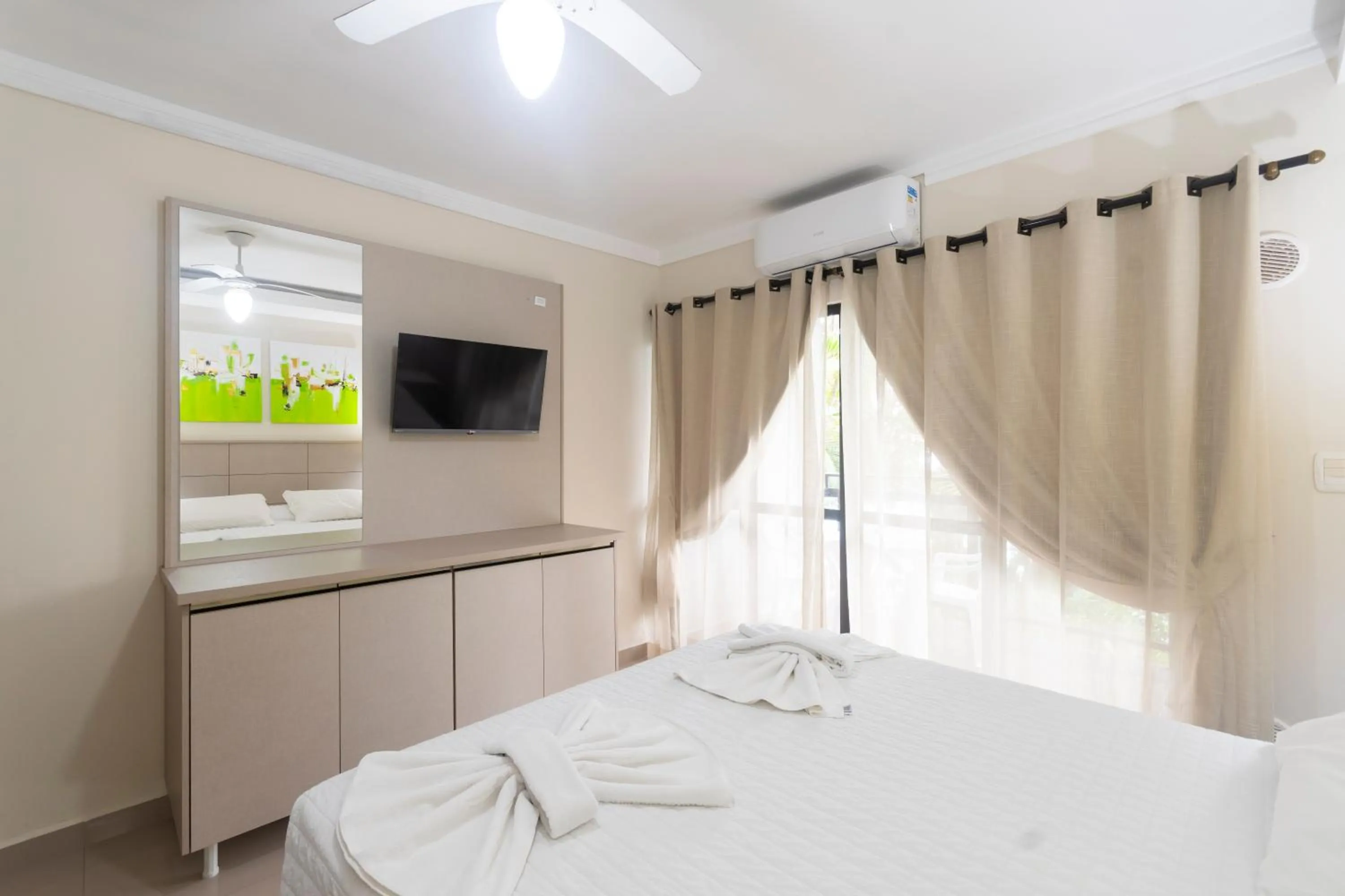 Bed in Bombinhas Tourist Apart