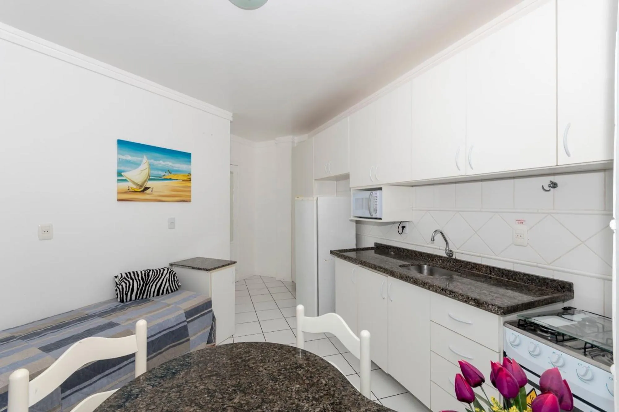 Kitchen or kitchenette in Bombinhas Tourist Apart