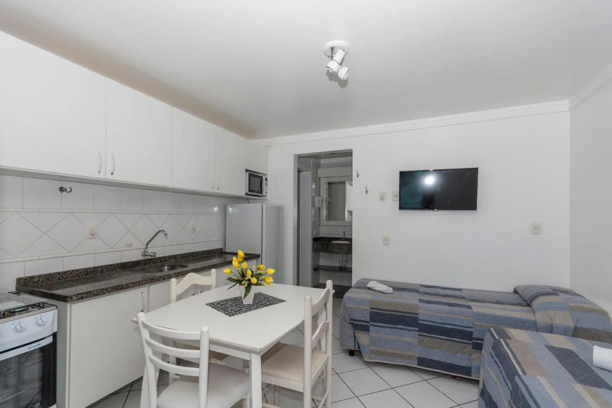 Kitchen or kitchenette in Bombinhas Tourist Apart