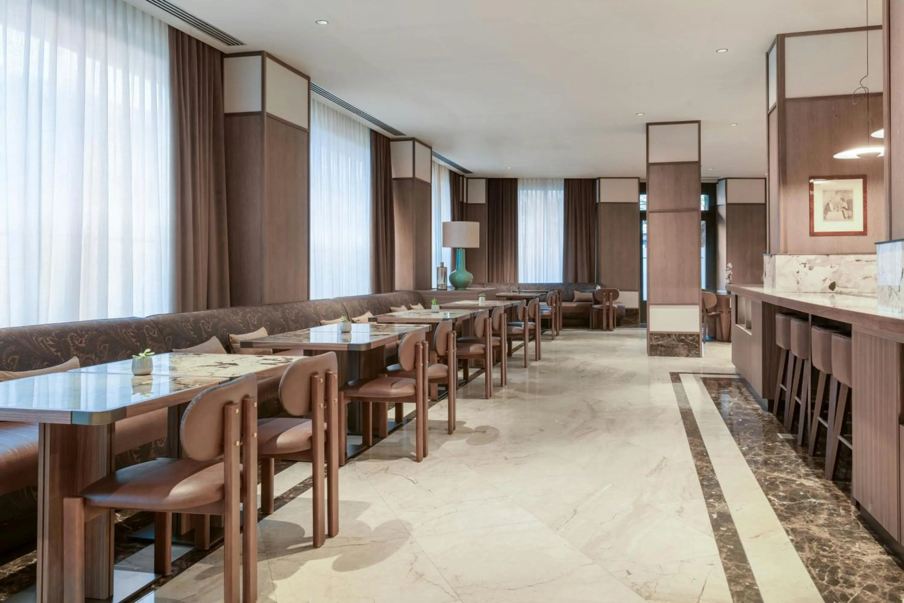 Lounge or bar in AC Hotel Milano by Marriott