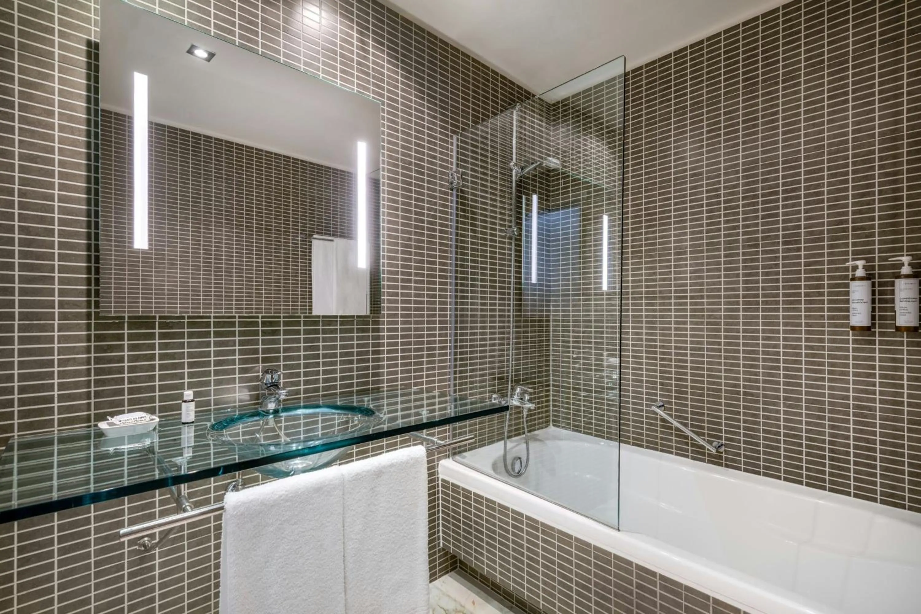 Photo of the whole room in AC Hotel Milano by Marriott