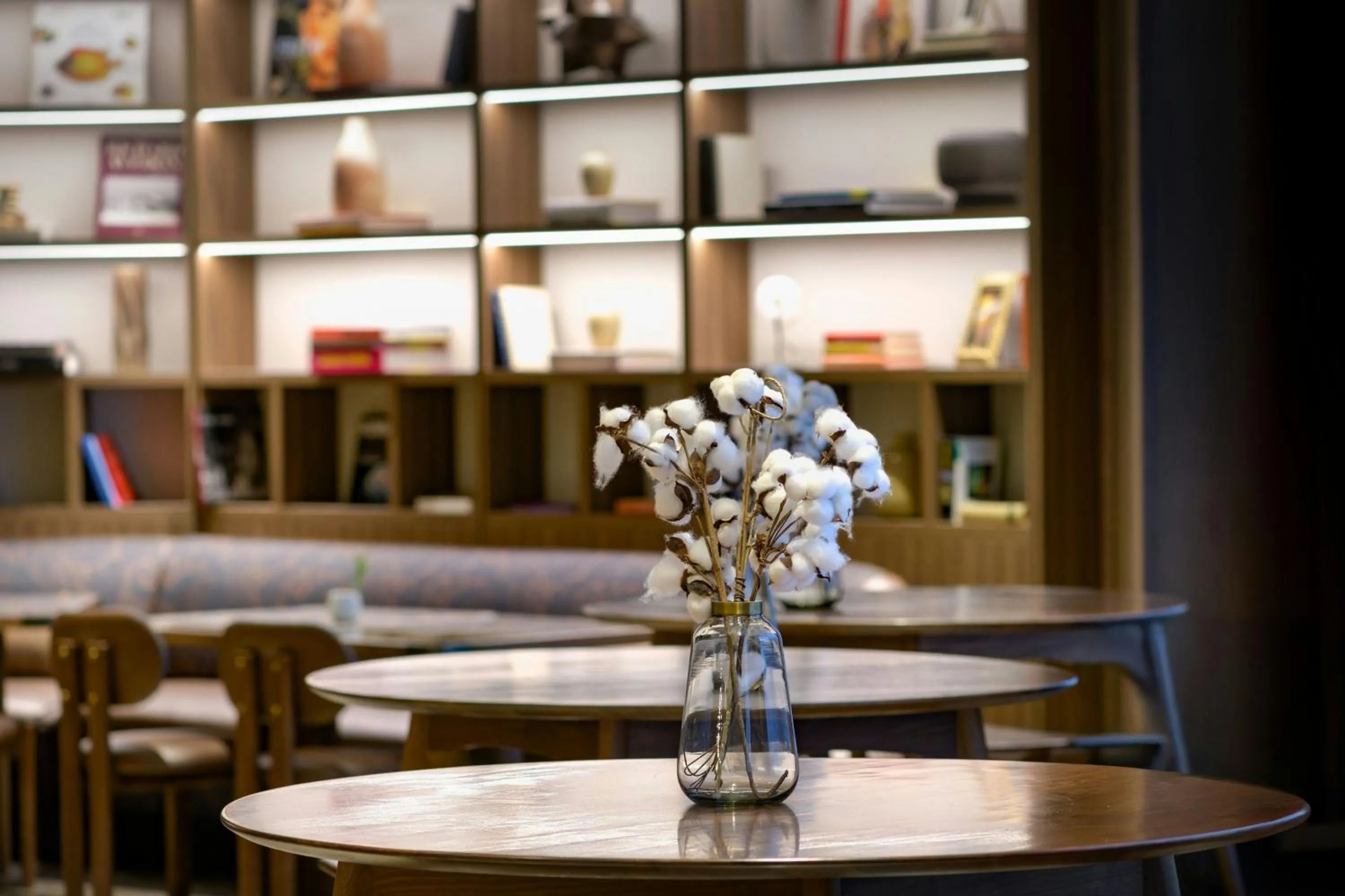 Lounge or bar in AC Hotel Milano by Marriott