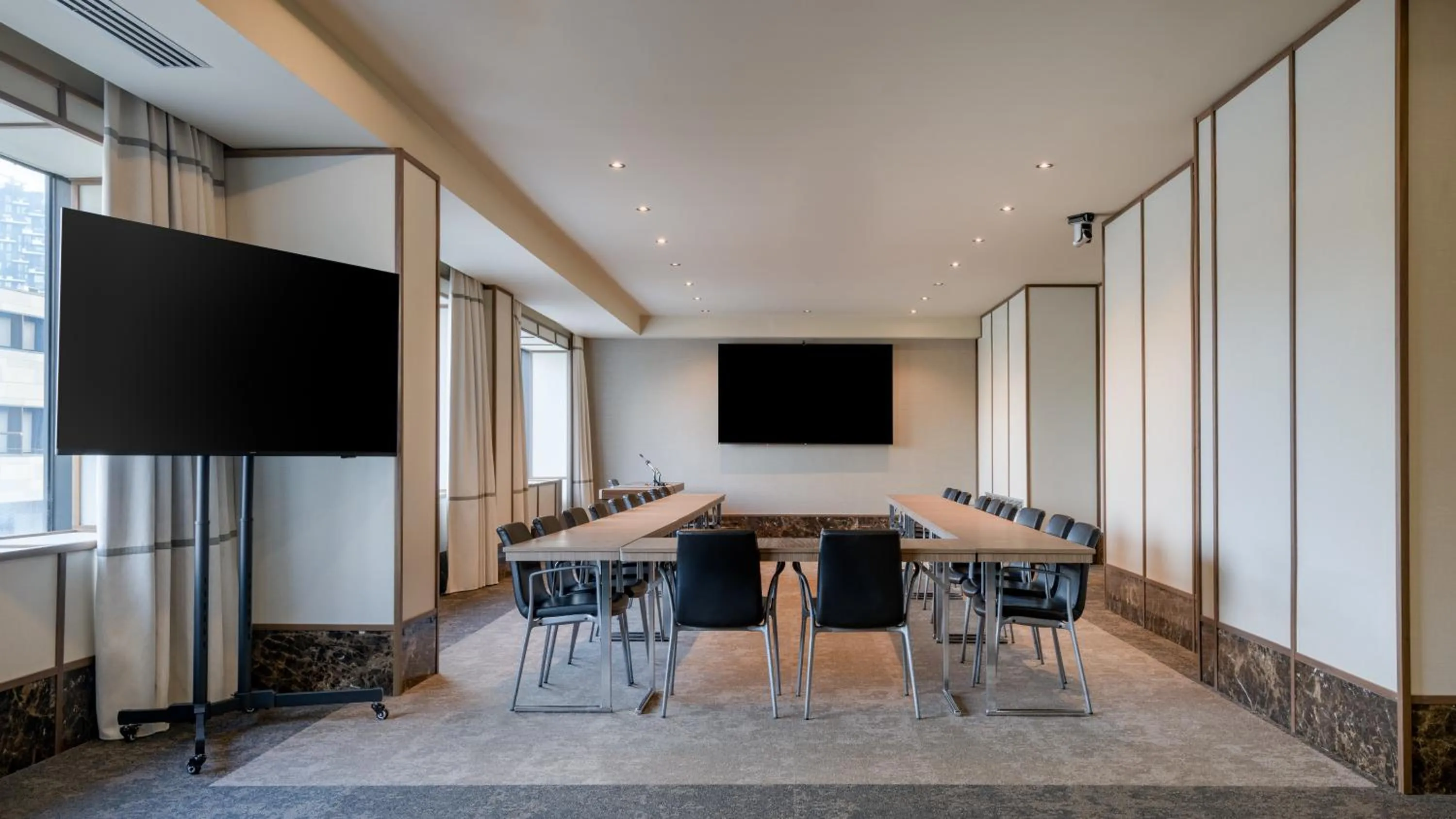 TV and multimedia in AC Hotel Milano by Marriott