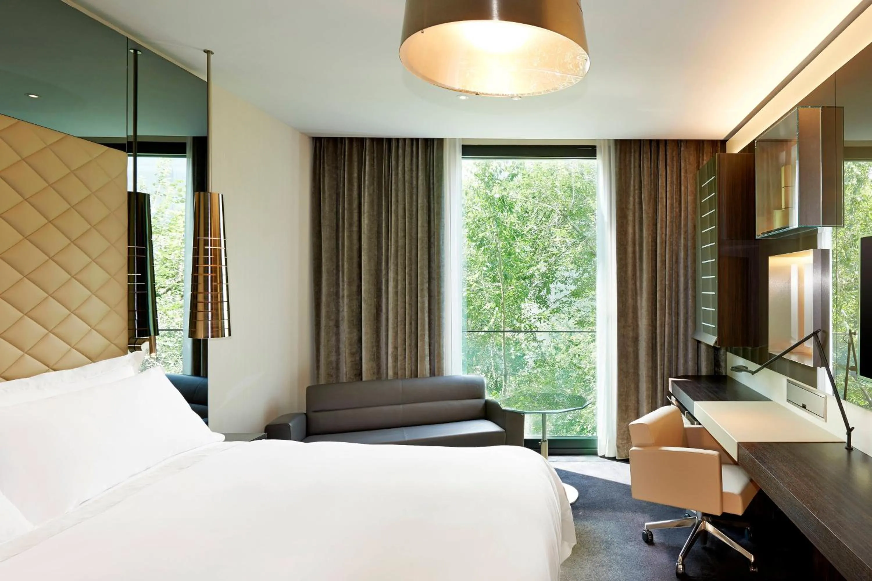 Photo of the whole room, Bed in Excelsior Hotel Gallia, a Luxury Collection Hotel, Milan