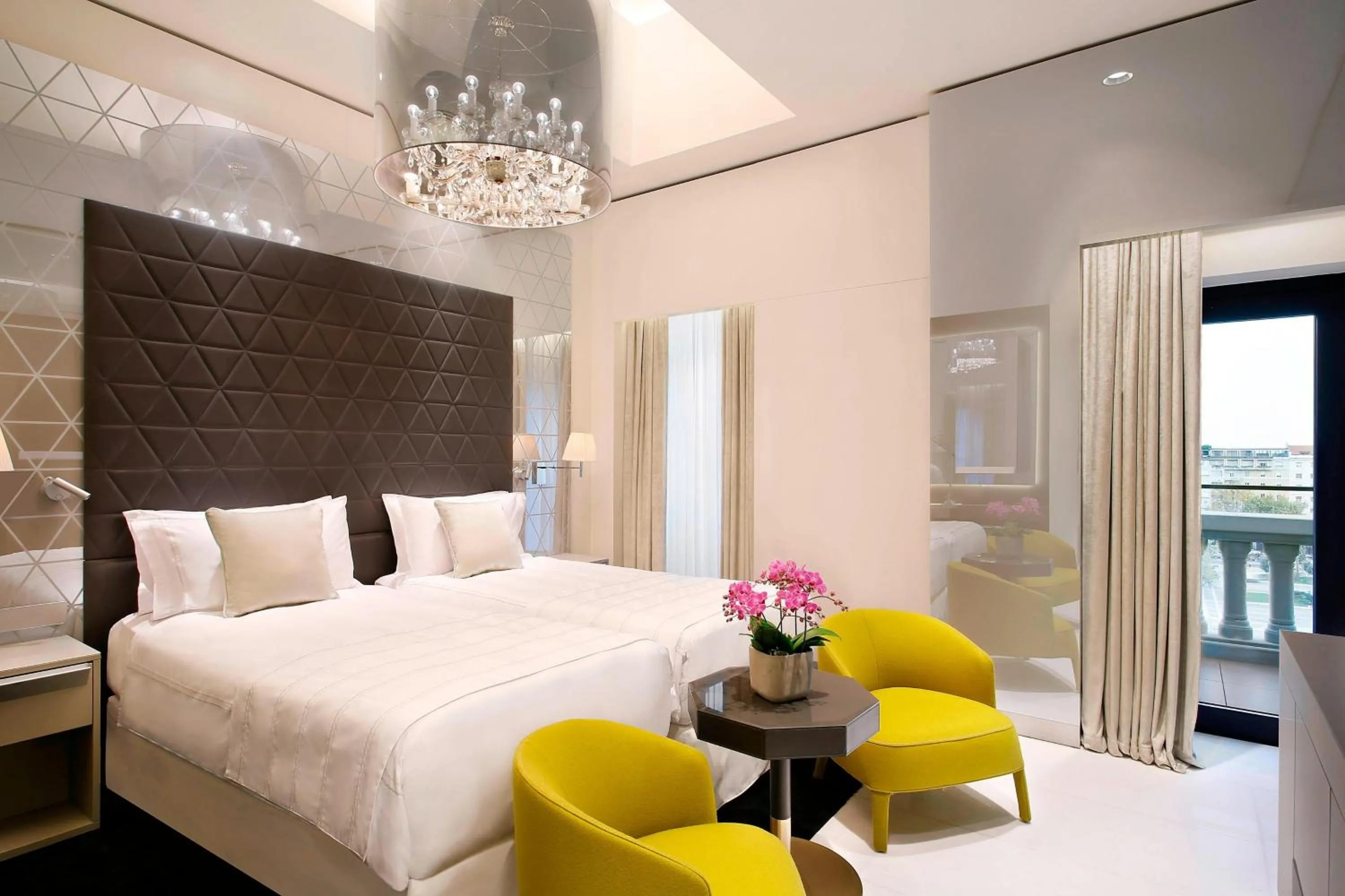 Photo of the whole room, Bed in Excelsior Hotel Gallia, a Luxury Collection Hotel, Milan