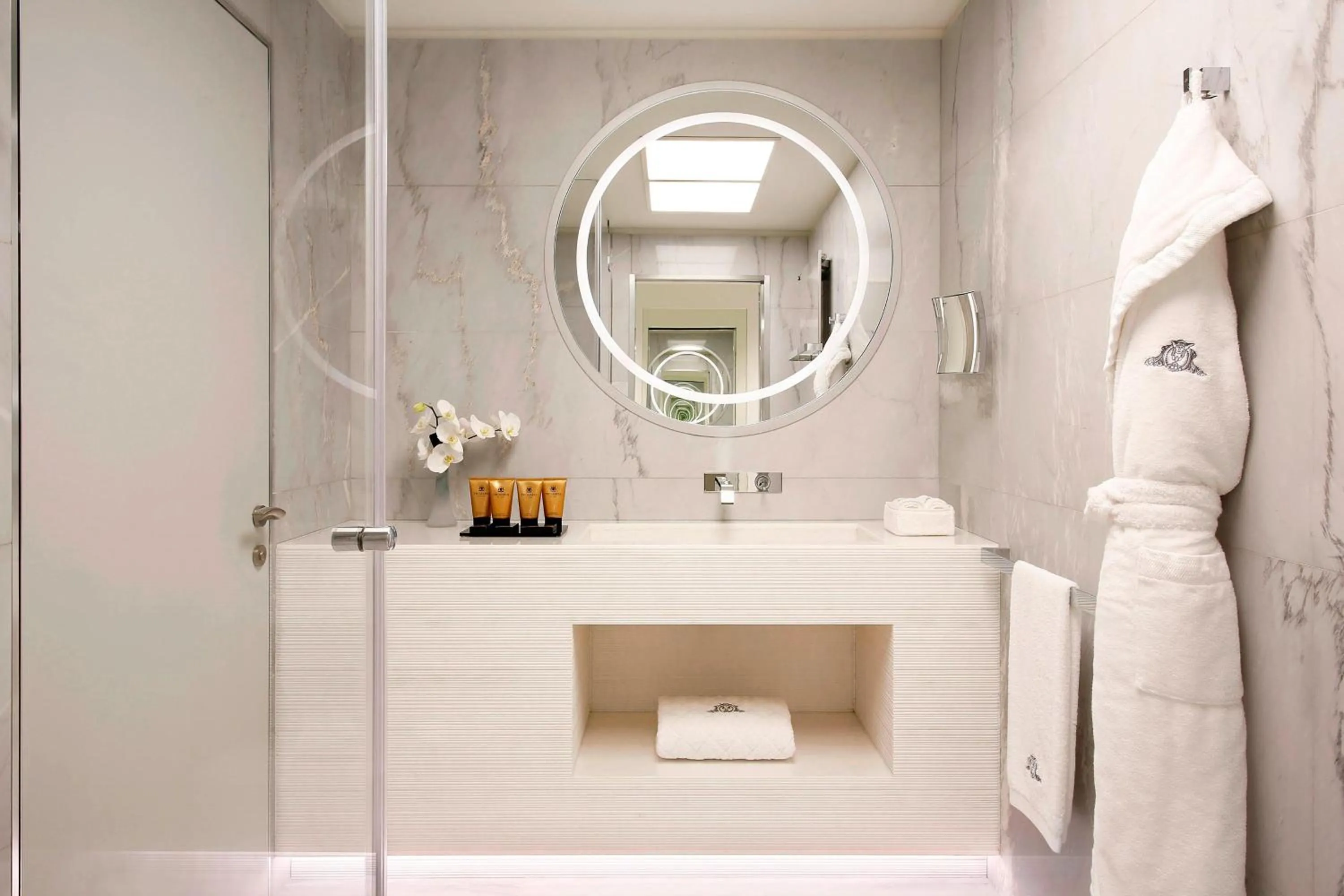 Bathroom in Excelsior Hotel Gallia, a Luxury Collection Hotel, Milan