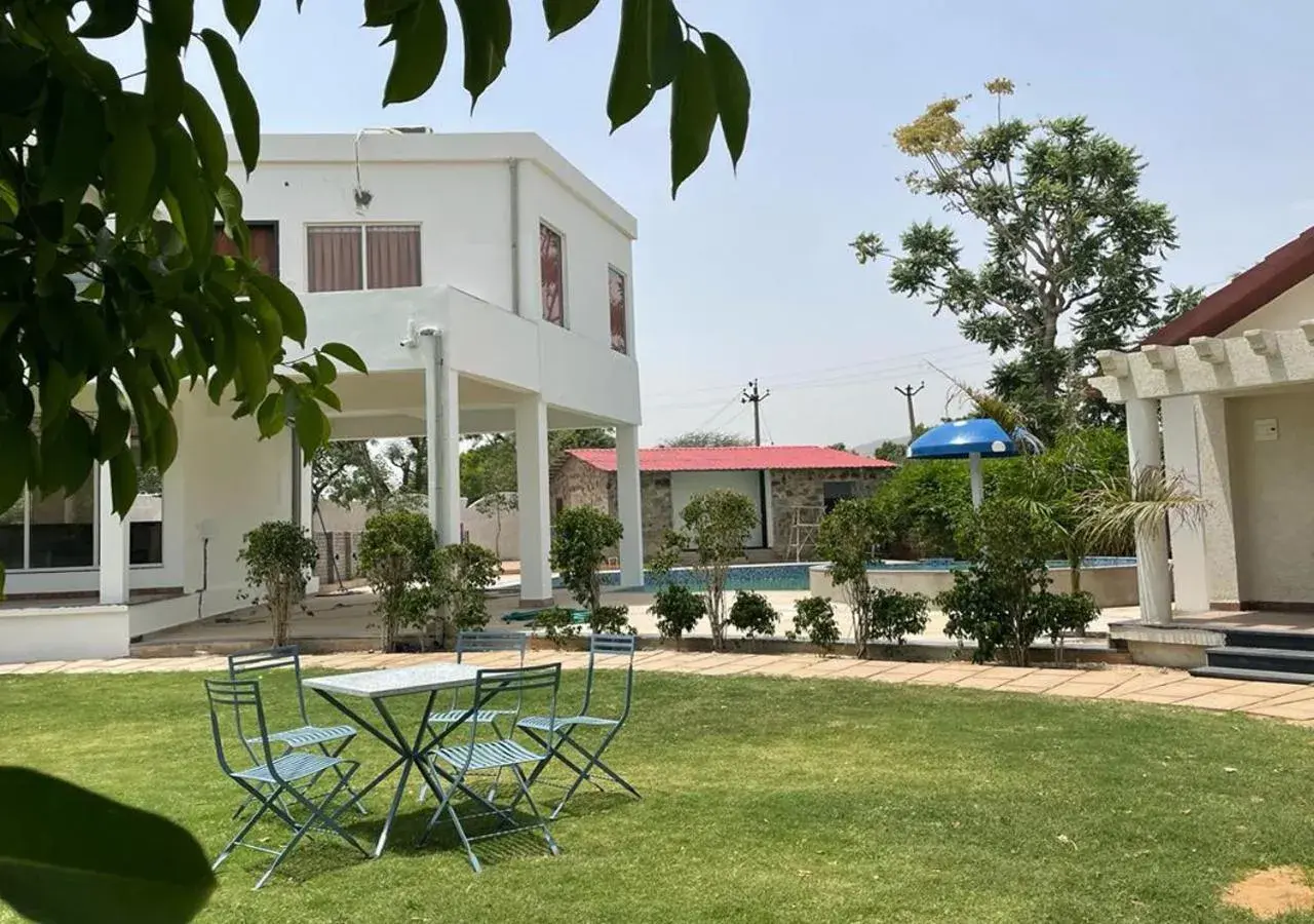 Property building in Las Cabanas Resort Property building in Las Cabanas Resort