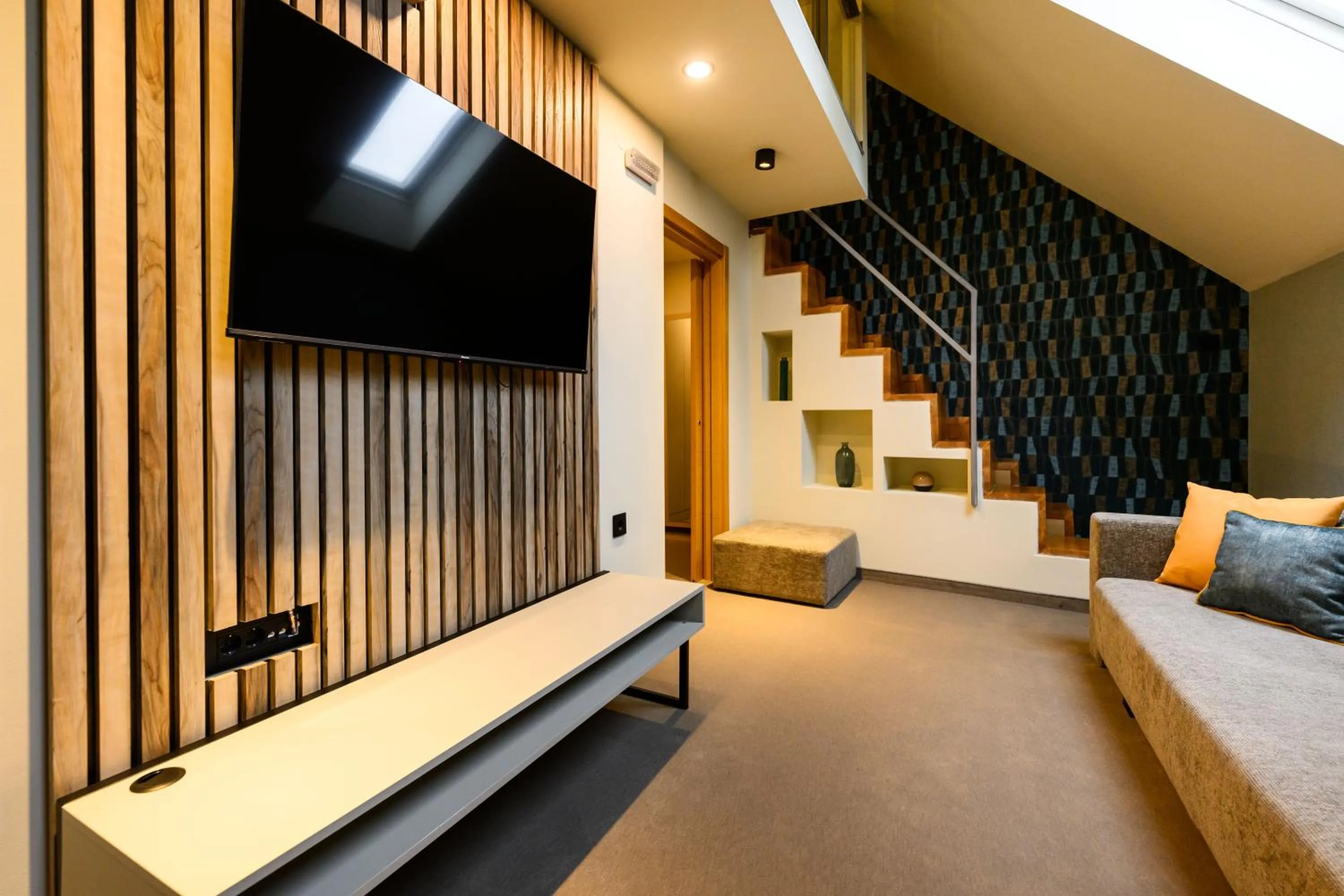 Communal lounge/ TV room, Bed in ArtLoft Garni Hotel