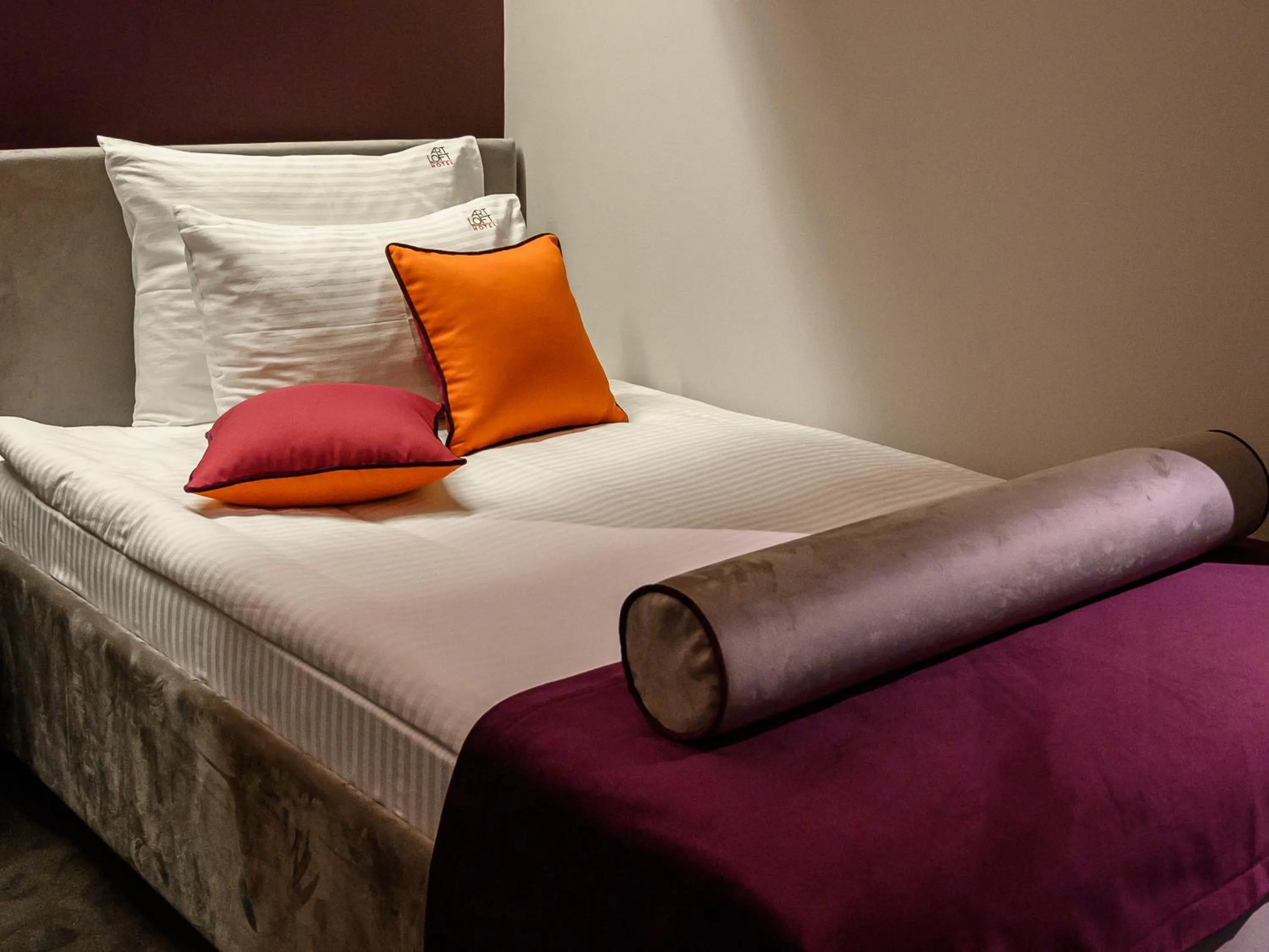 Bed in ArtLoft Garni Hotel