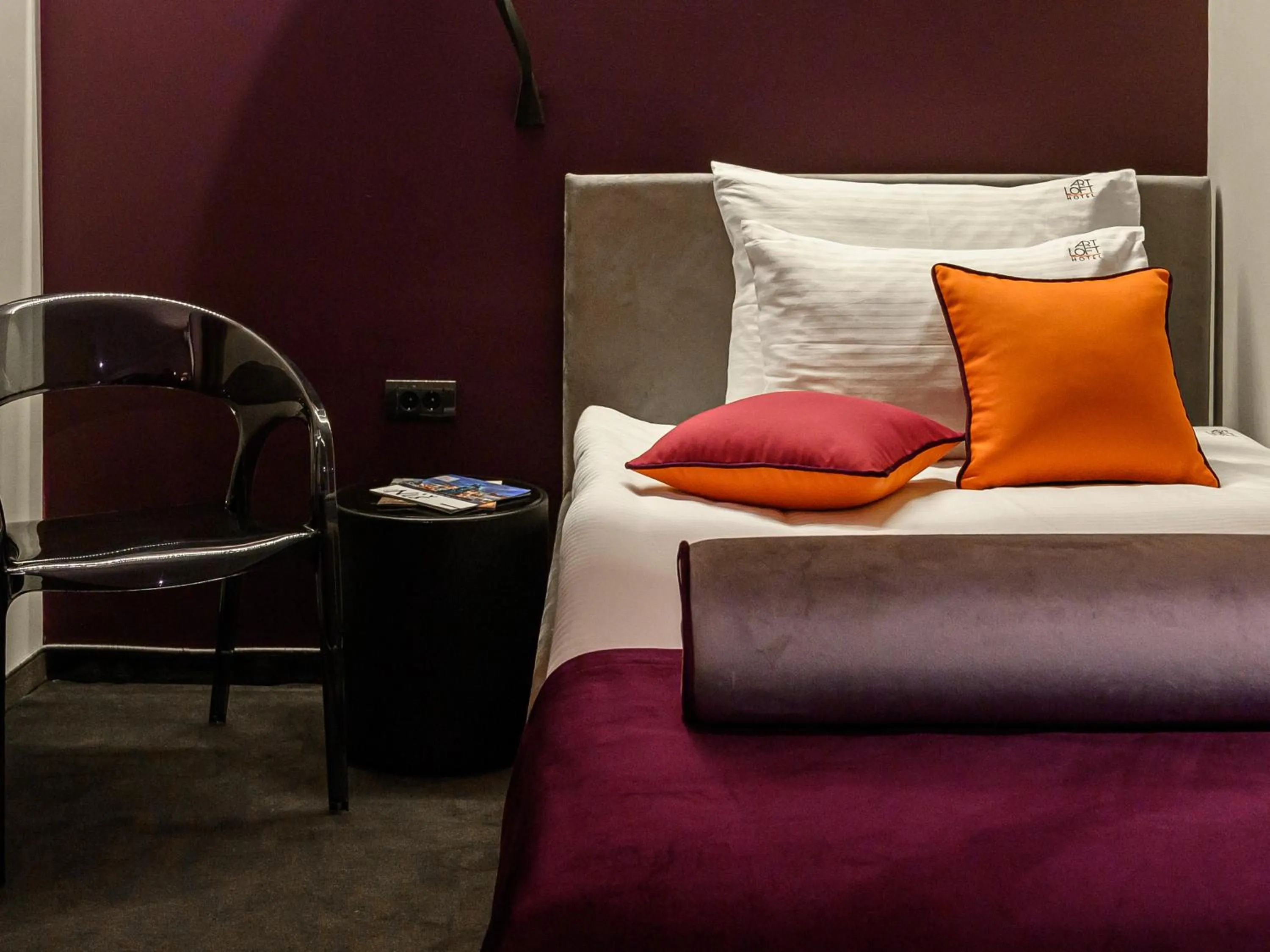 Bed in ArtLoft Garni Hotel