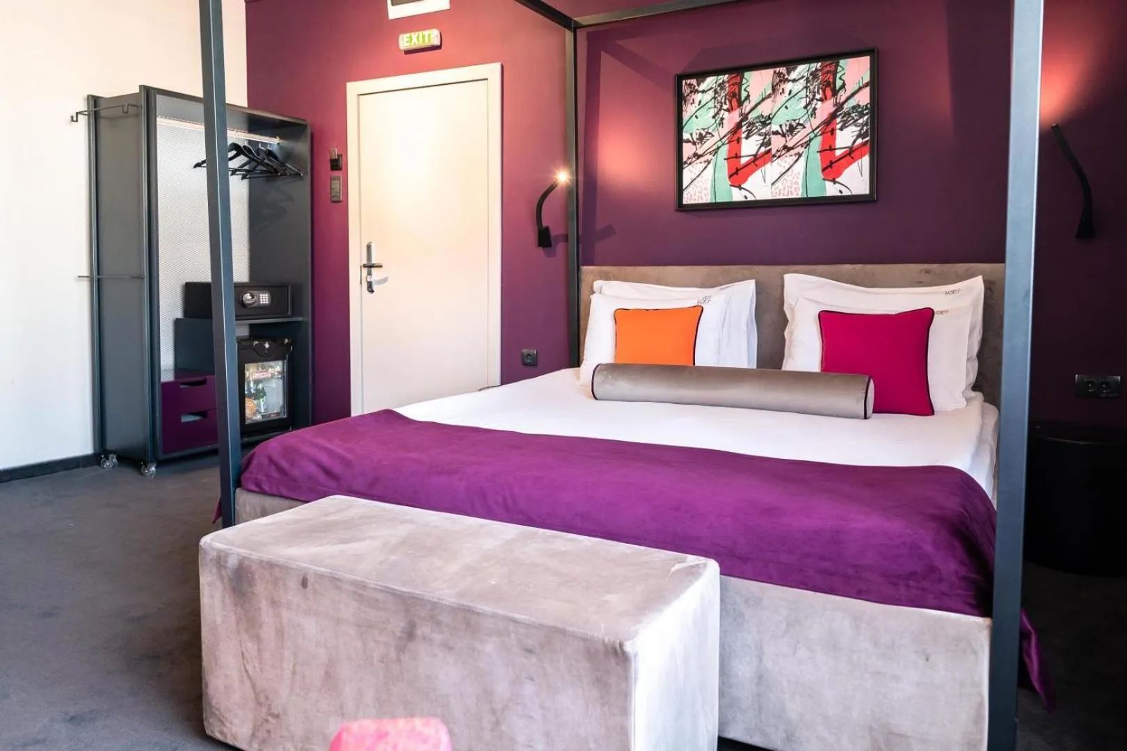 Bed in ArtLoft Garni Hotel