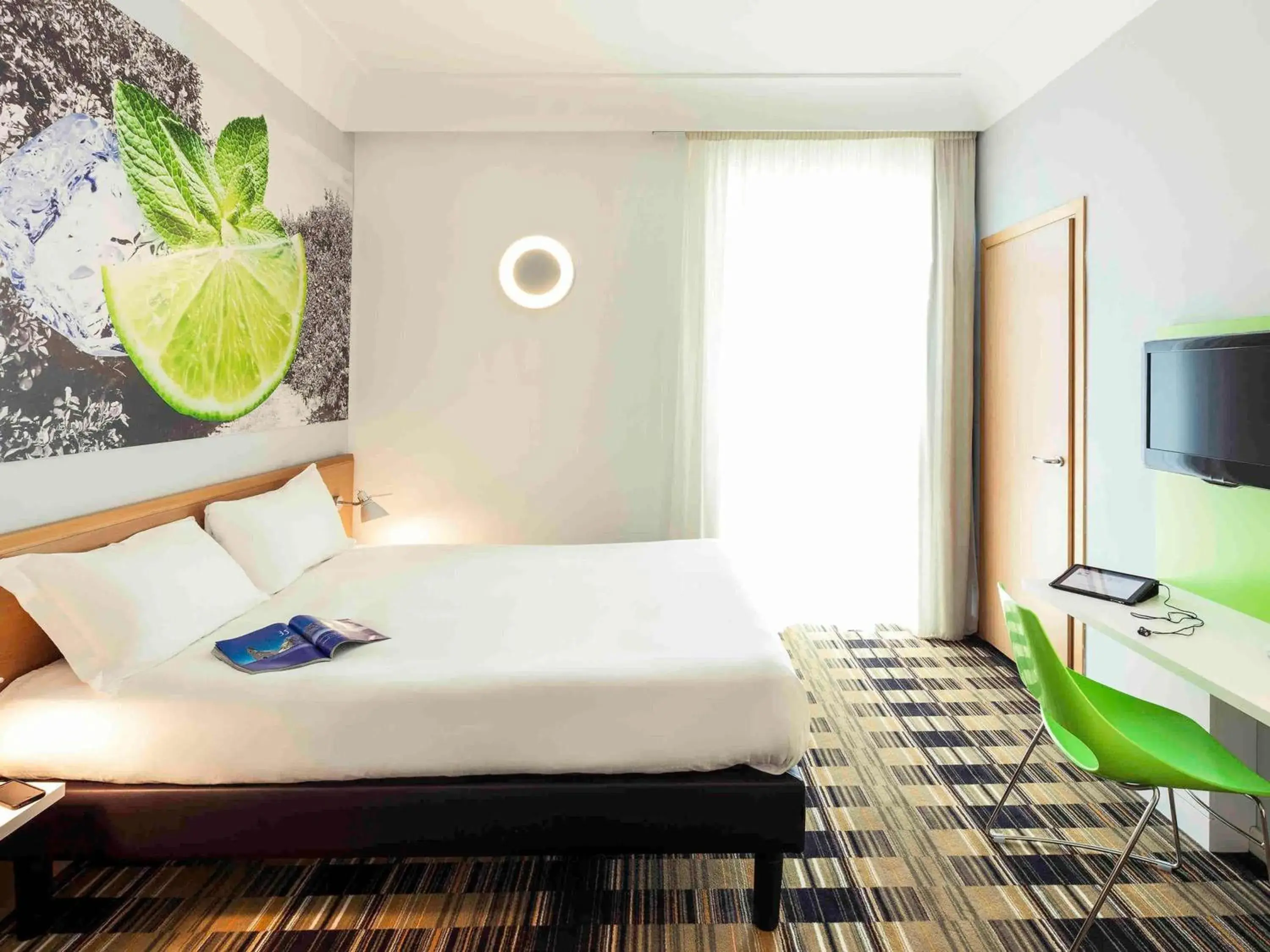Property building, Bed in Ibis Styles Napoli Garibaldi Property building, Bed in Ibis Styles Napoli Garibaldi