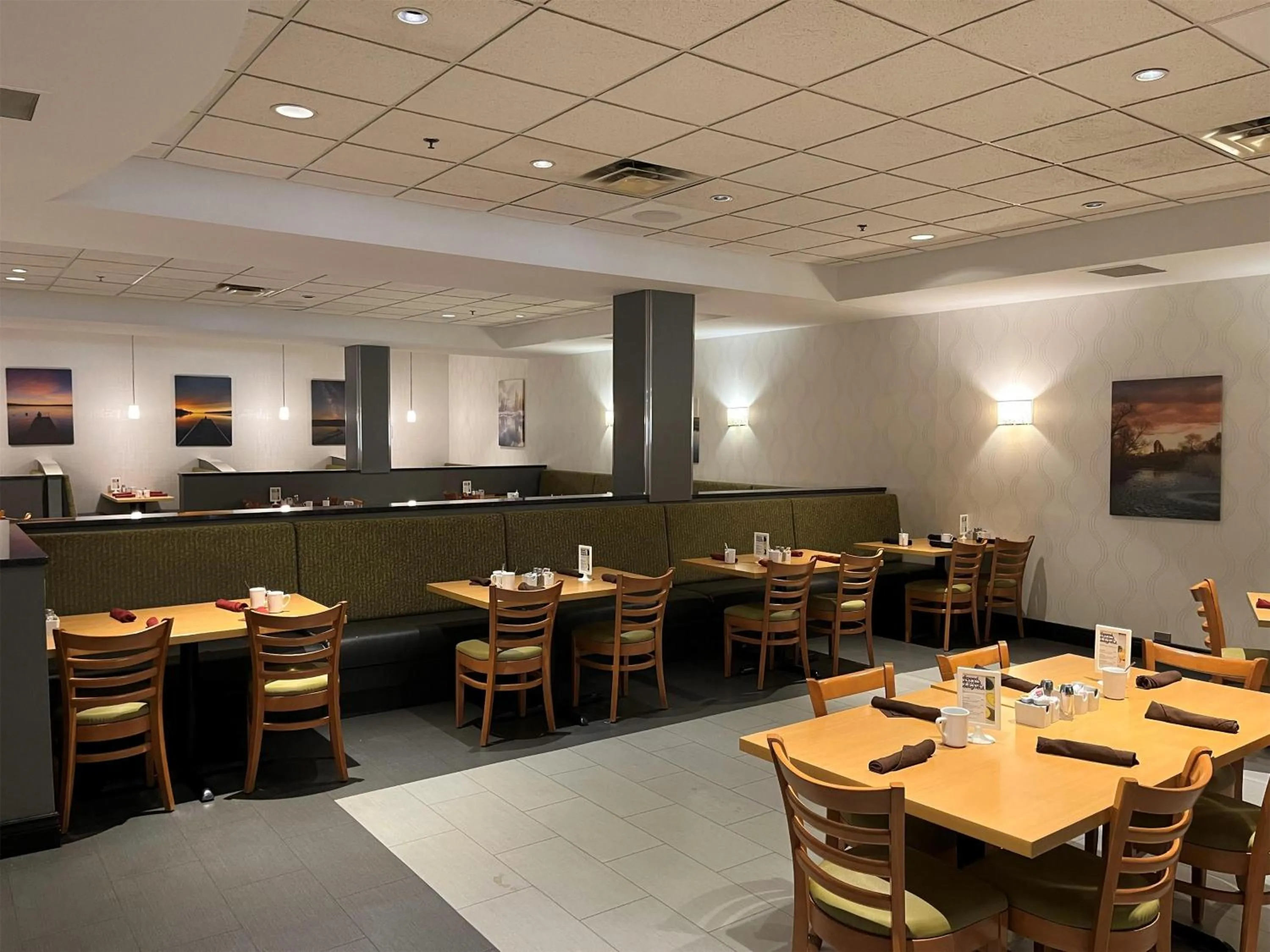 Breakfast in Birchwood Inn, BW Premier Collection