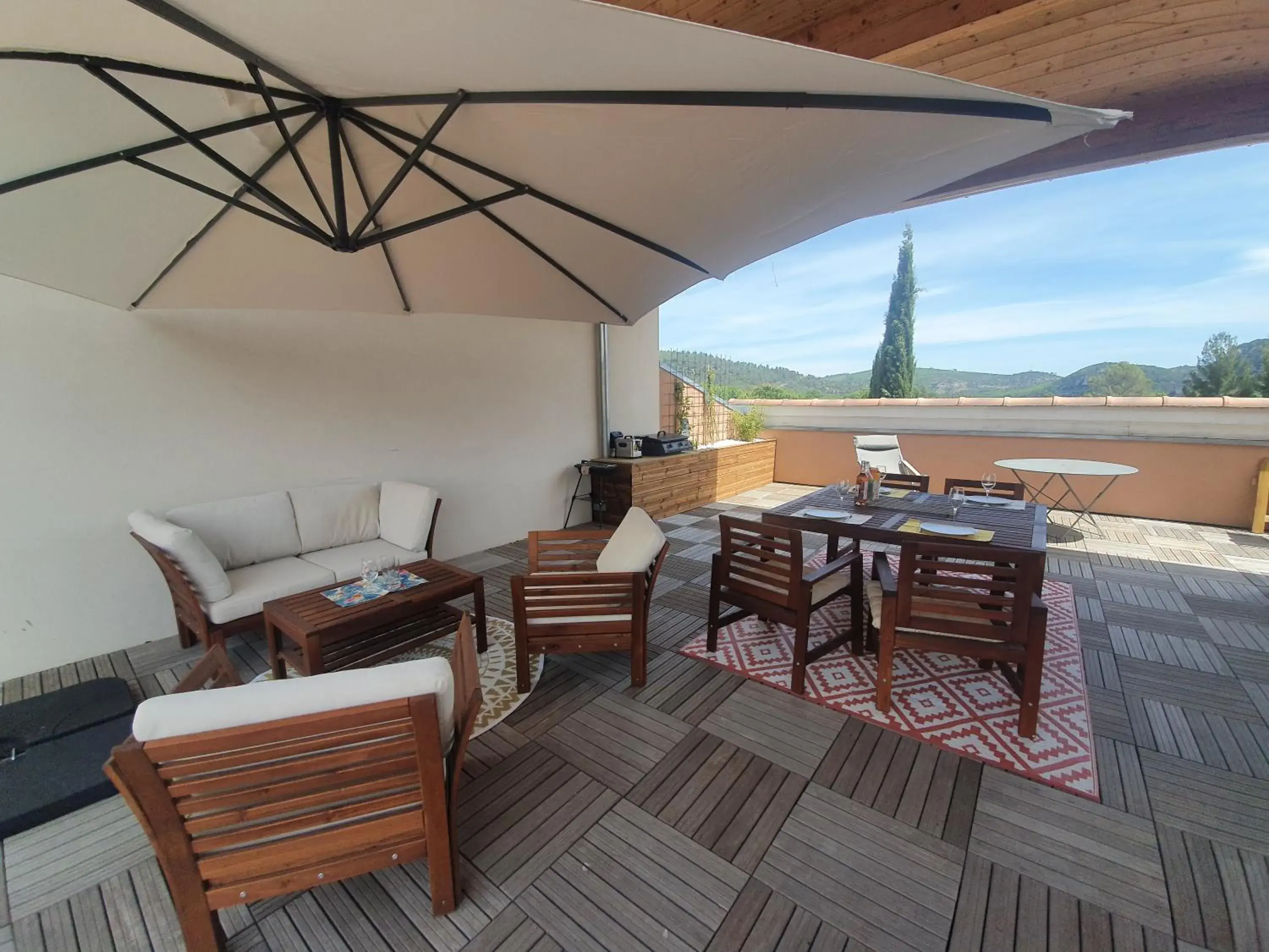 Terrasse 130m2 panoramique avec Climatisation Piscine - 3 chambres Terrasse 130m2 panoramique avec Climatisation Piscine - 3 chambres