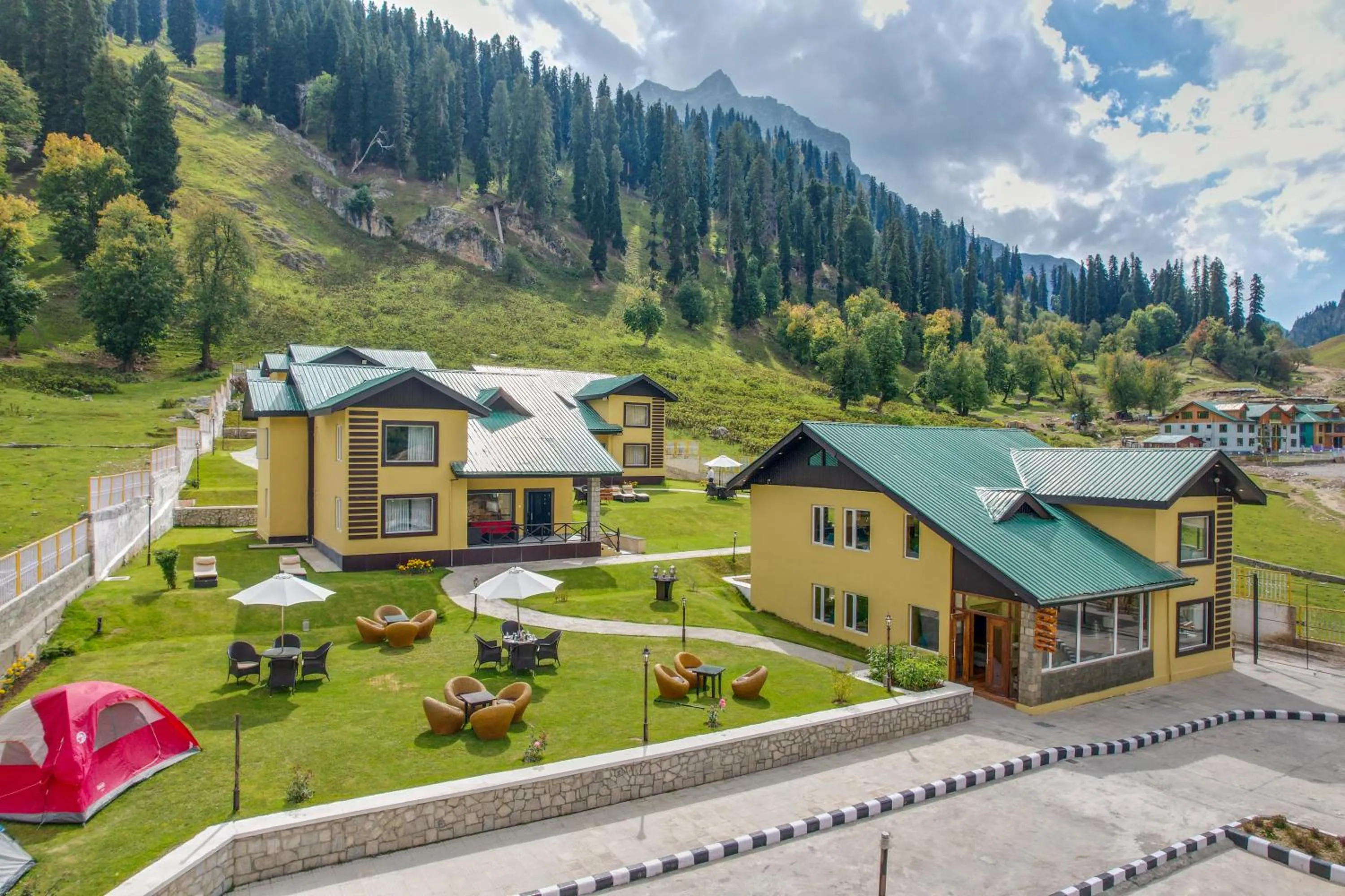 Property building in Arco Hotels & Resorts sonamarg