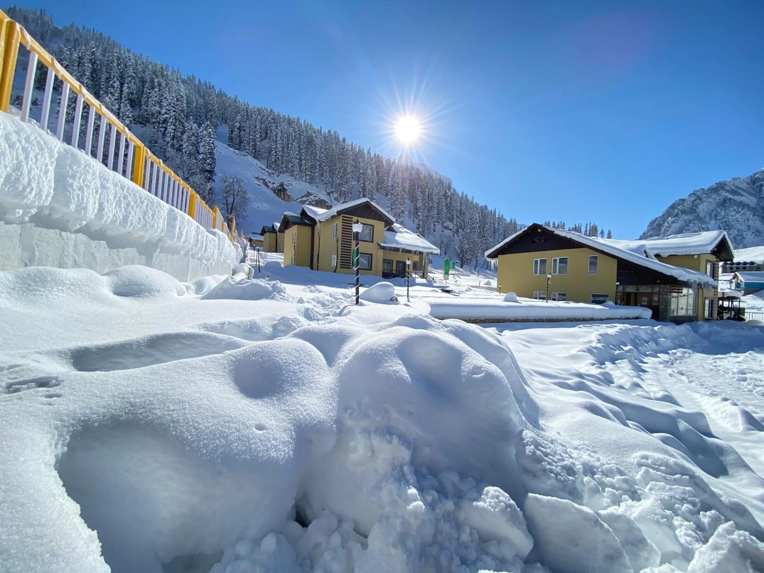 Facade/entrance in Arco Hotels & Resorts sonamarg