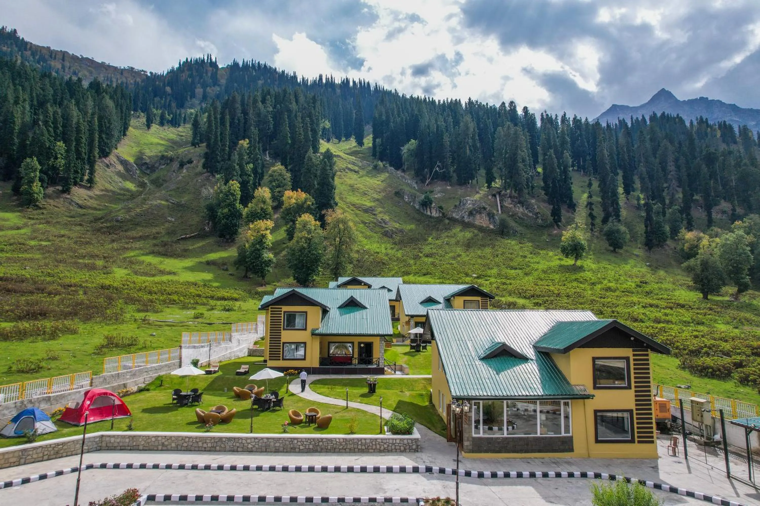 Property building in Arco Hotels & Resorts sonamarg