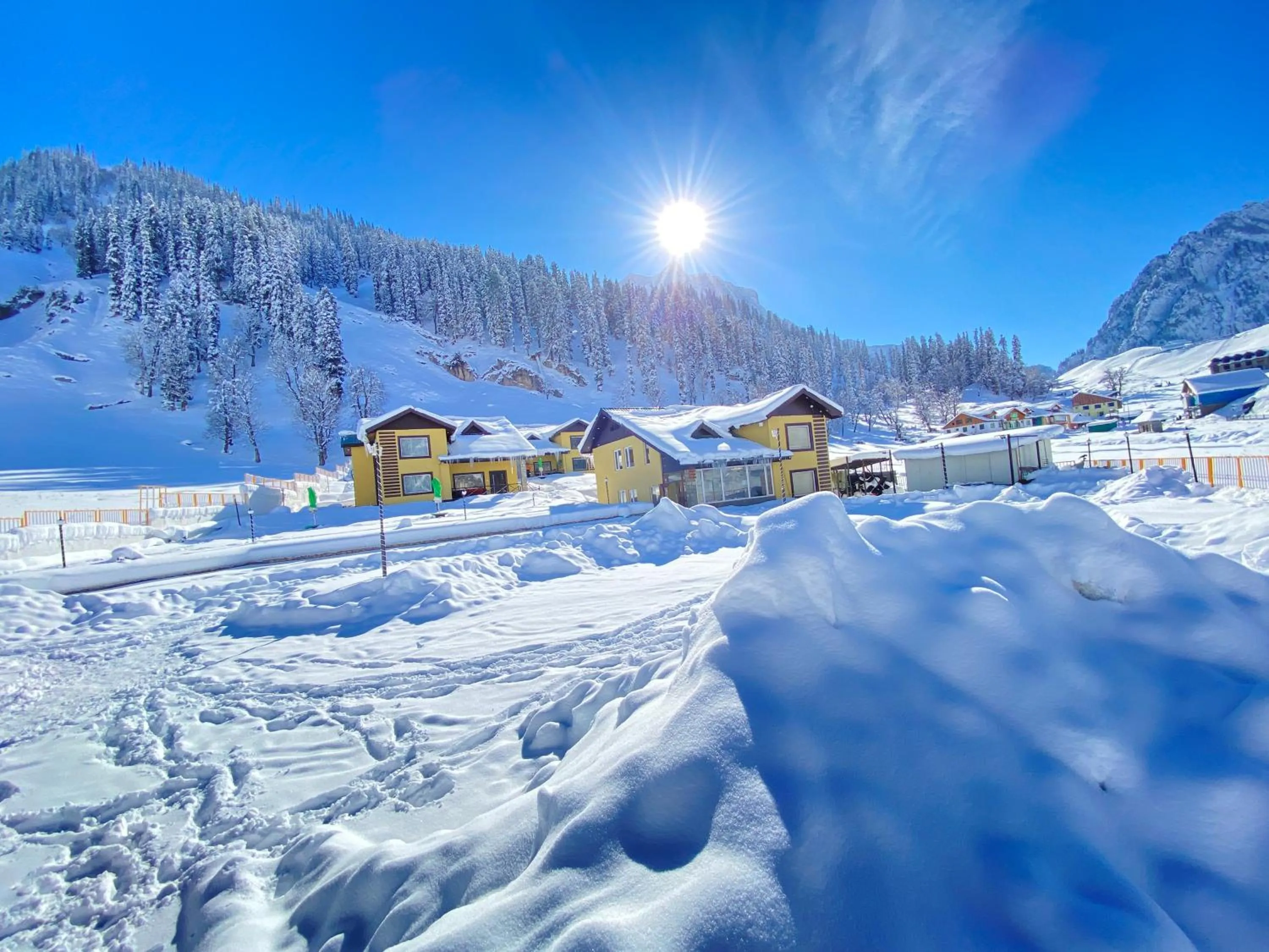 Facade/entrance in Arco Hotels & Resorts sonamarg
