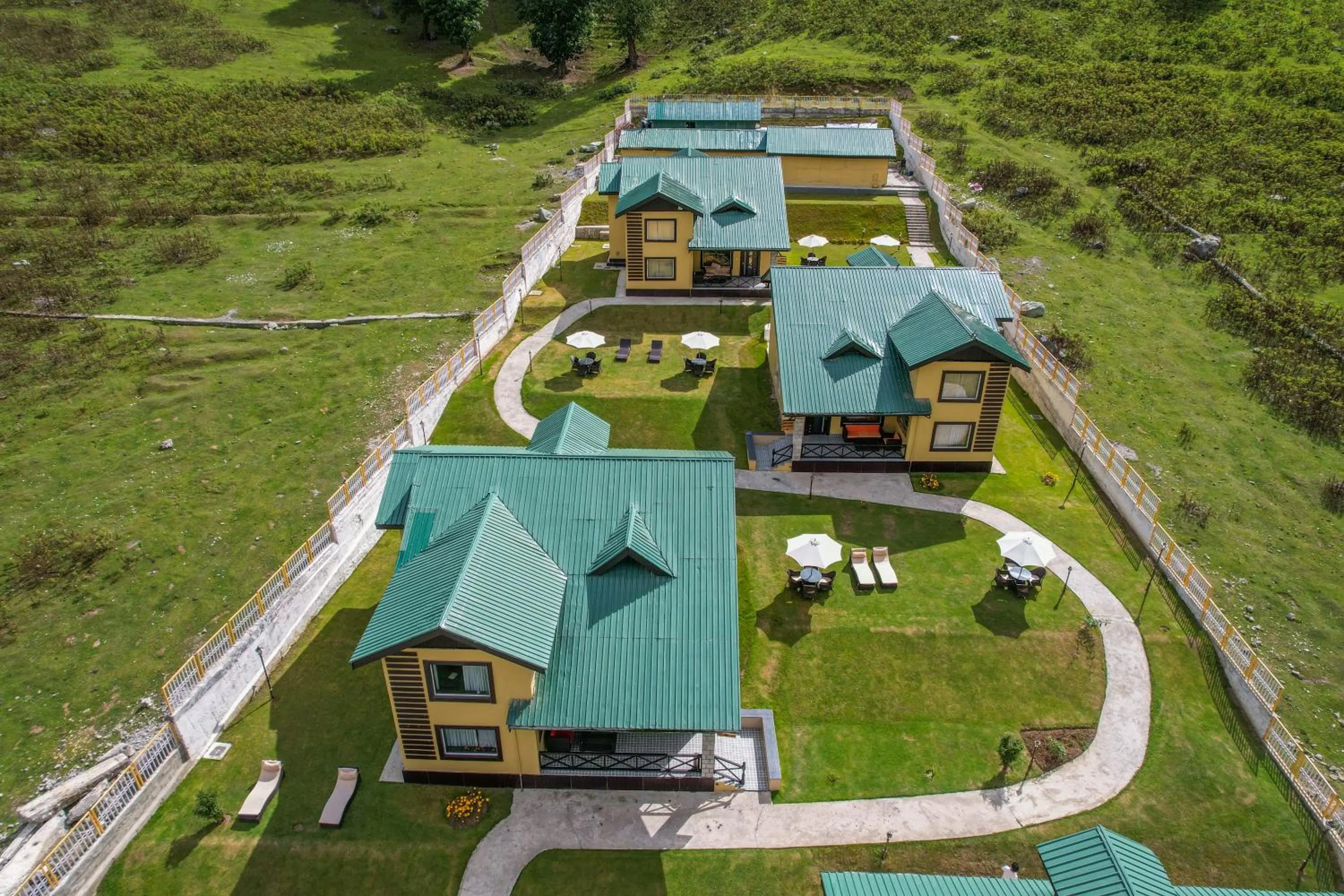 Property building in Arco Hotels & Resorts sonamarg