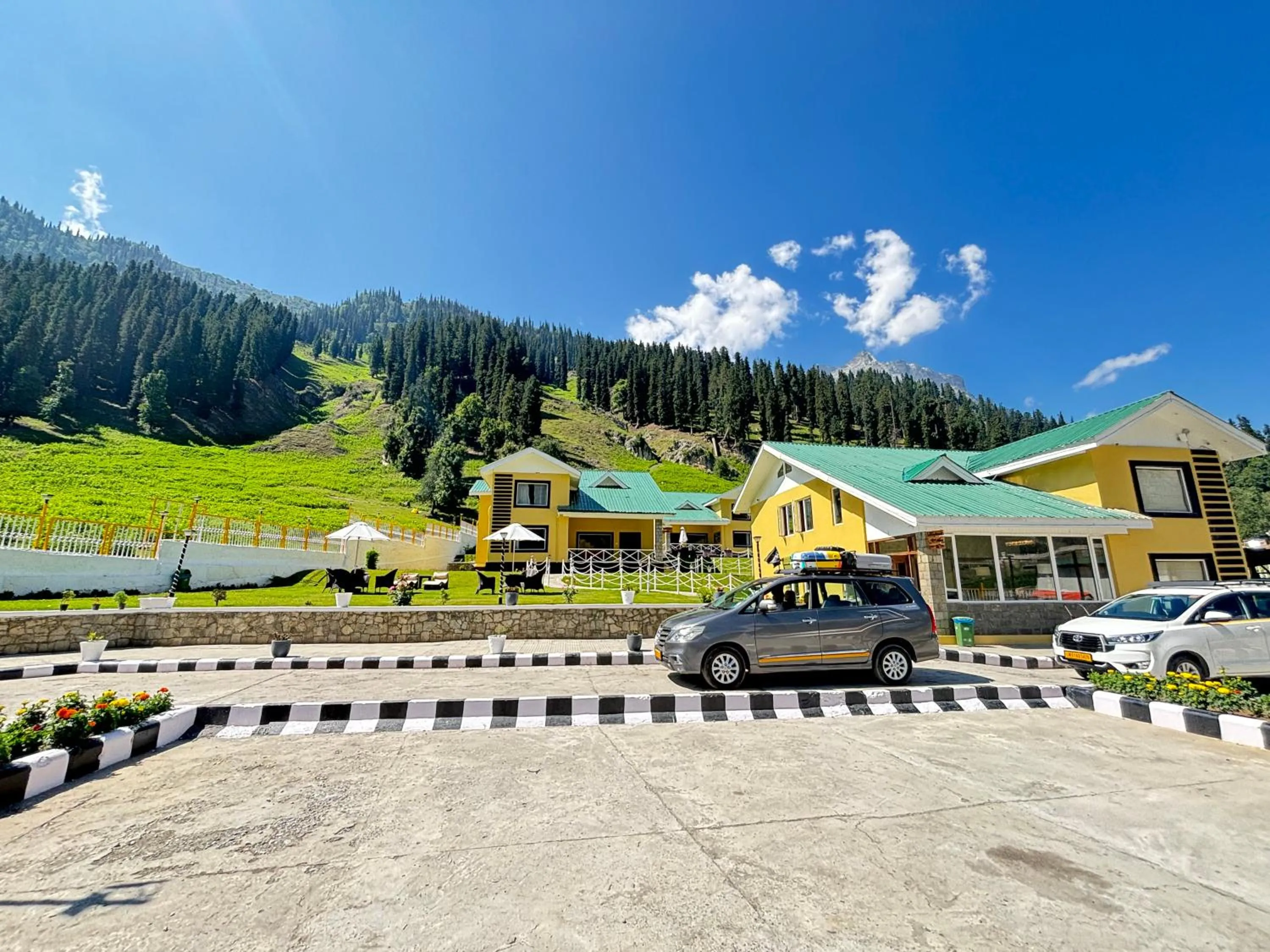 Facade/entrance in Arco Hotels & Resorts sonamarg