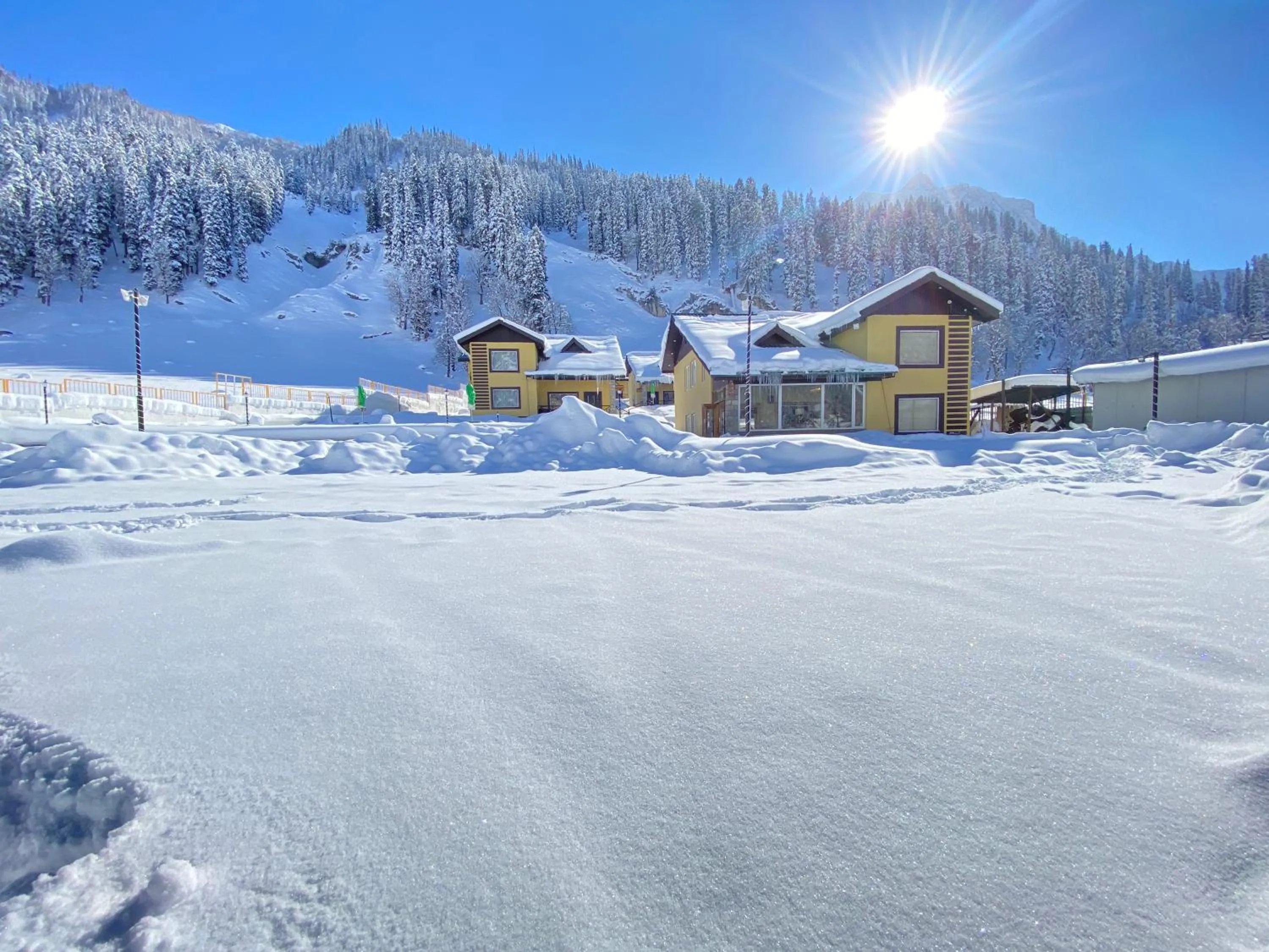 Facade/entrance in Arco Hotels & Resorts sonamarg