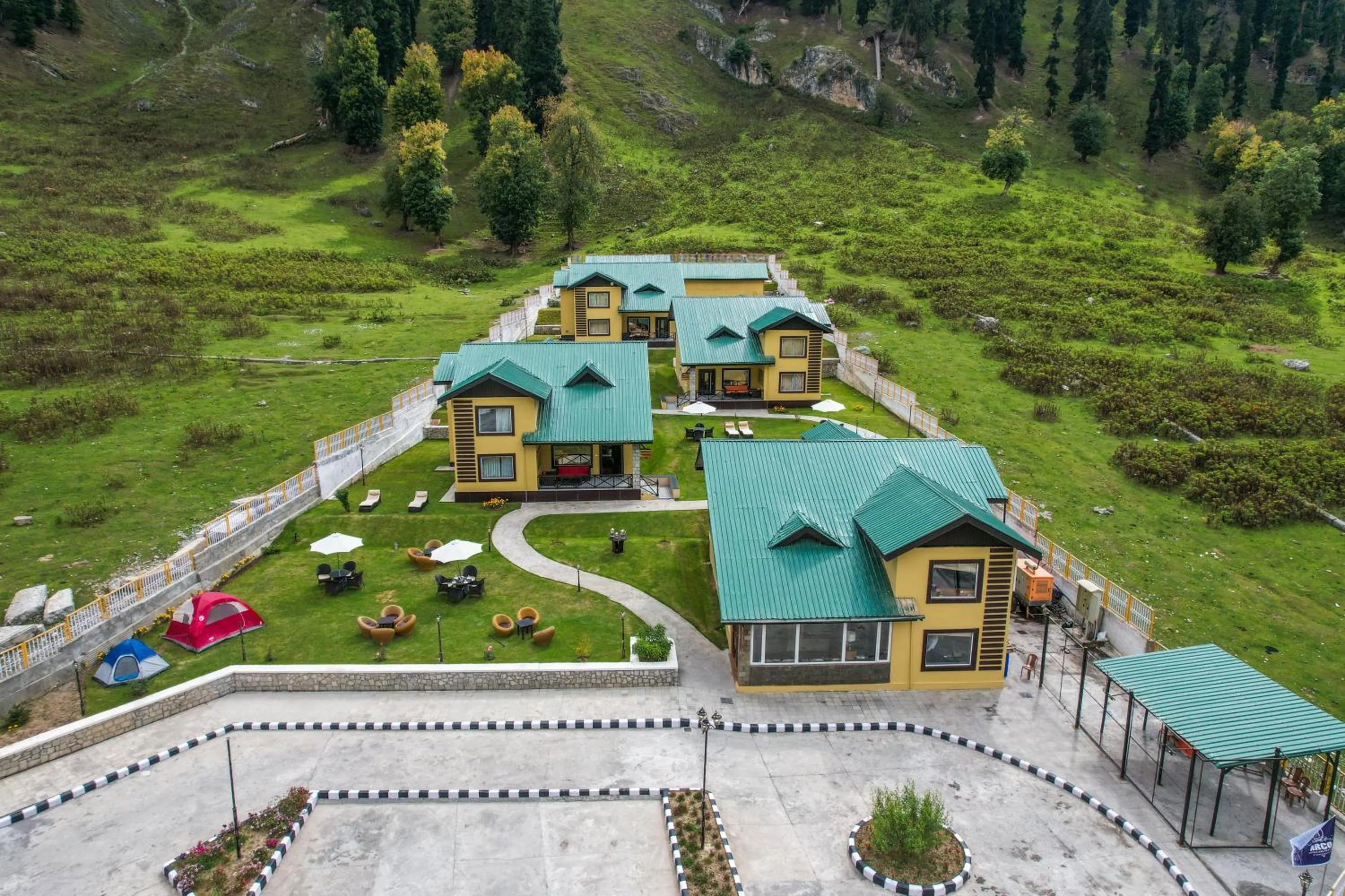 Property building in Arco Hotels & Resorts sonamarg