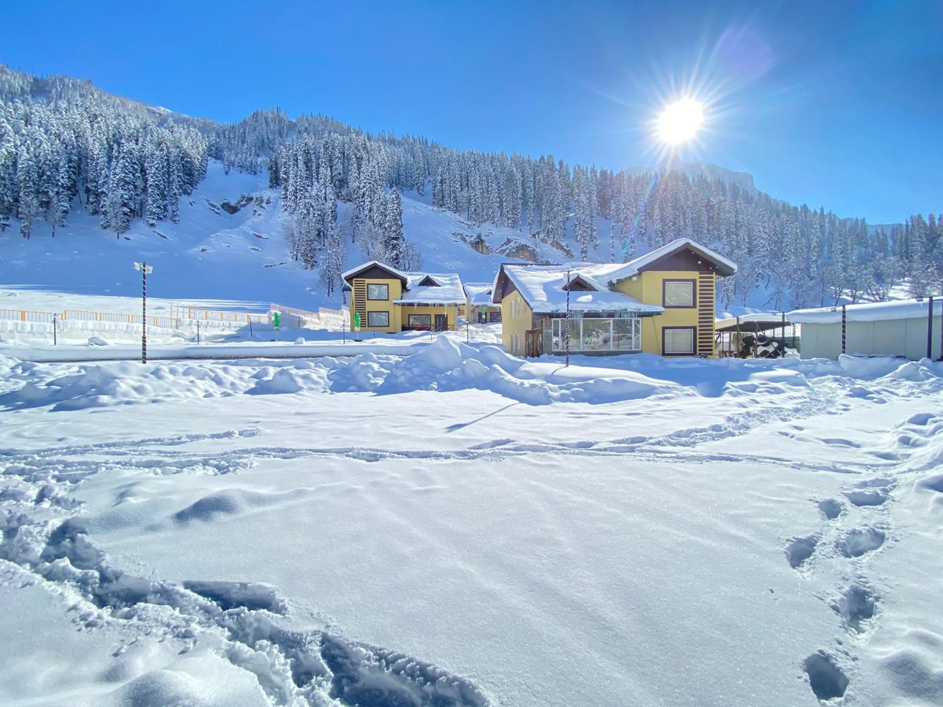Facade/entrance in Arco Hotels & Resorts sonamarg