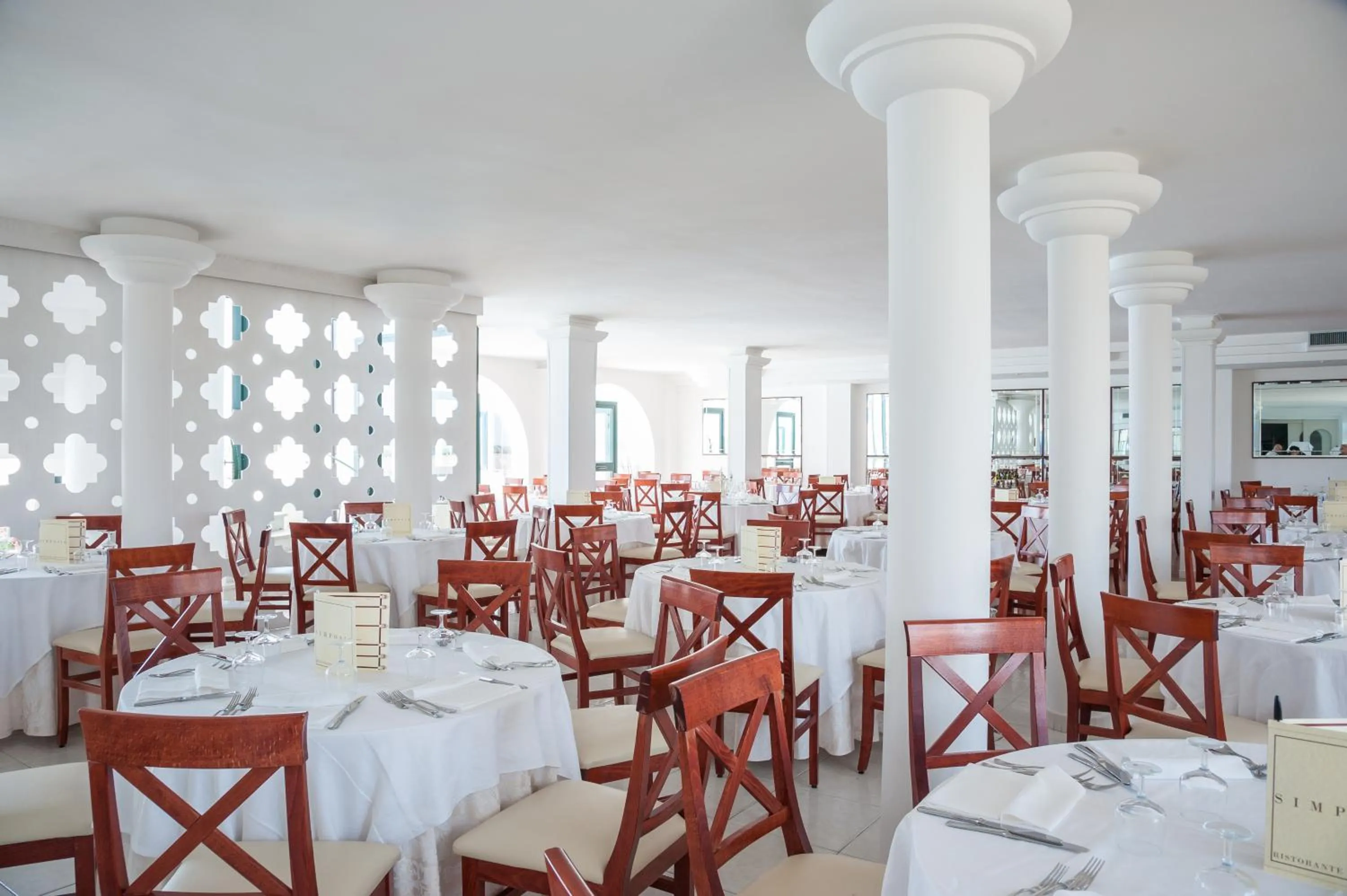 Restaurant/places to eat in Donnarumma Hotel
