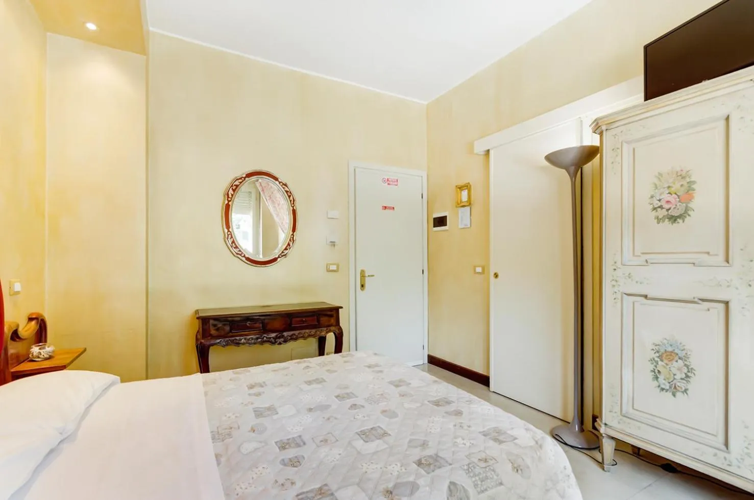 Bedroom, Bed in Hotel Original