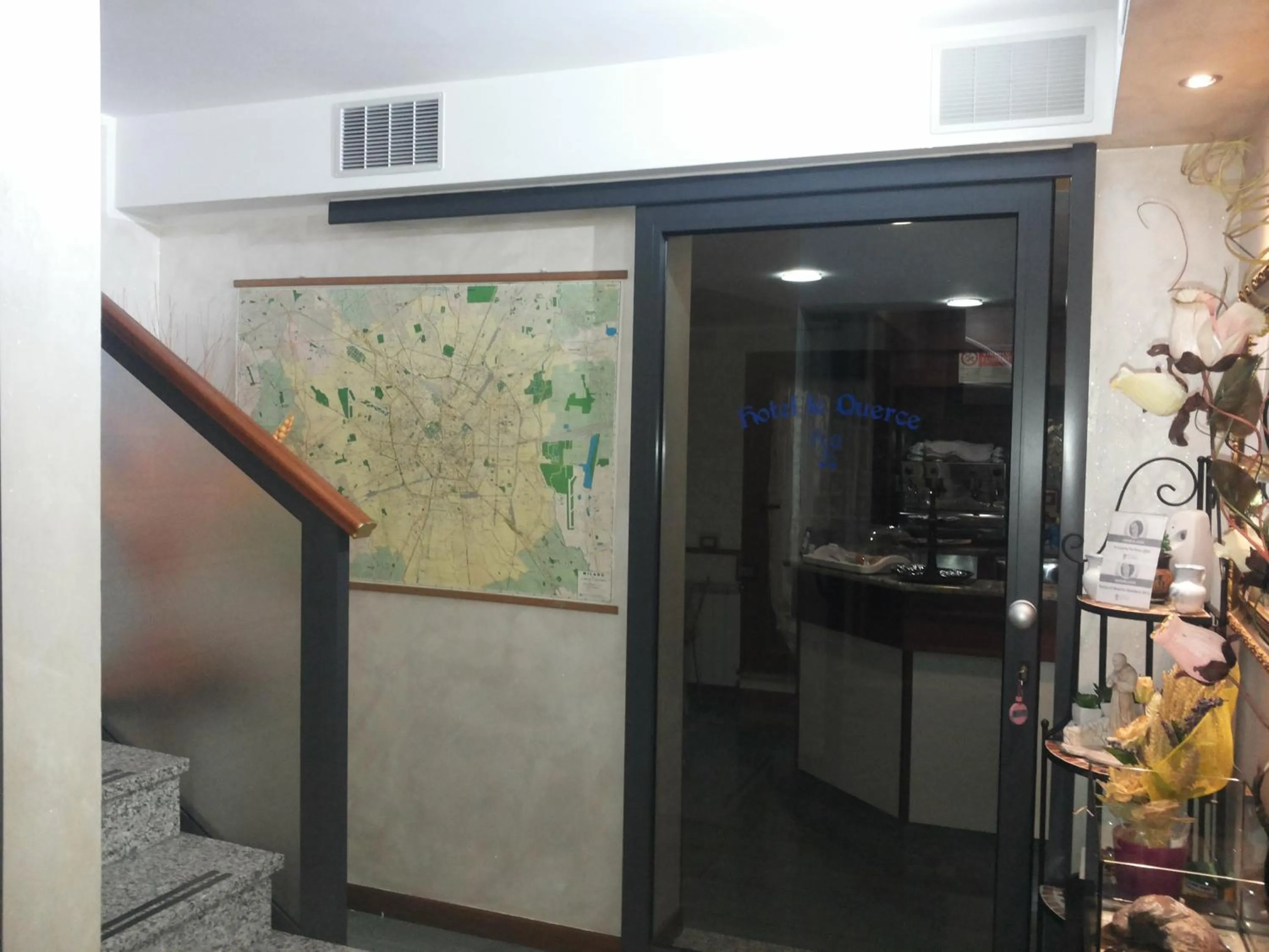 Restaurant/places to eat in Hotel Le Querce