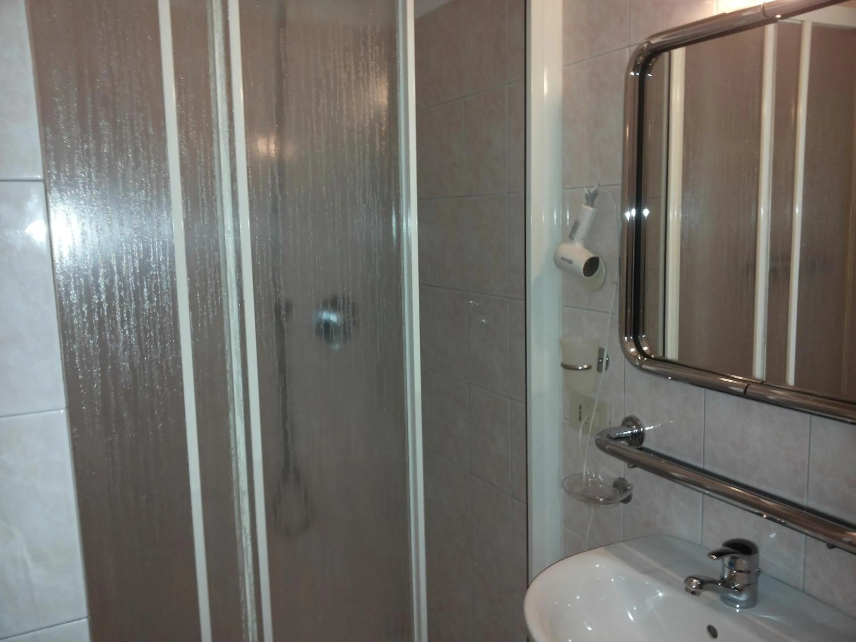 Shower in Hotel Le Querce