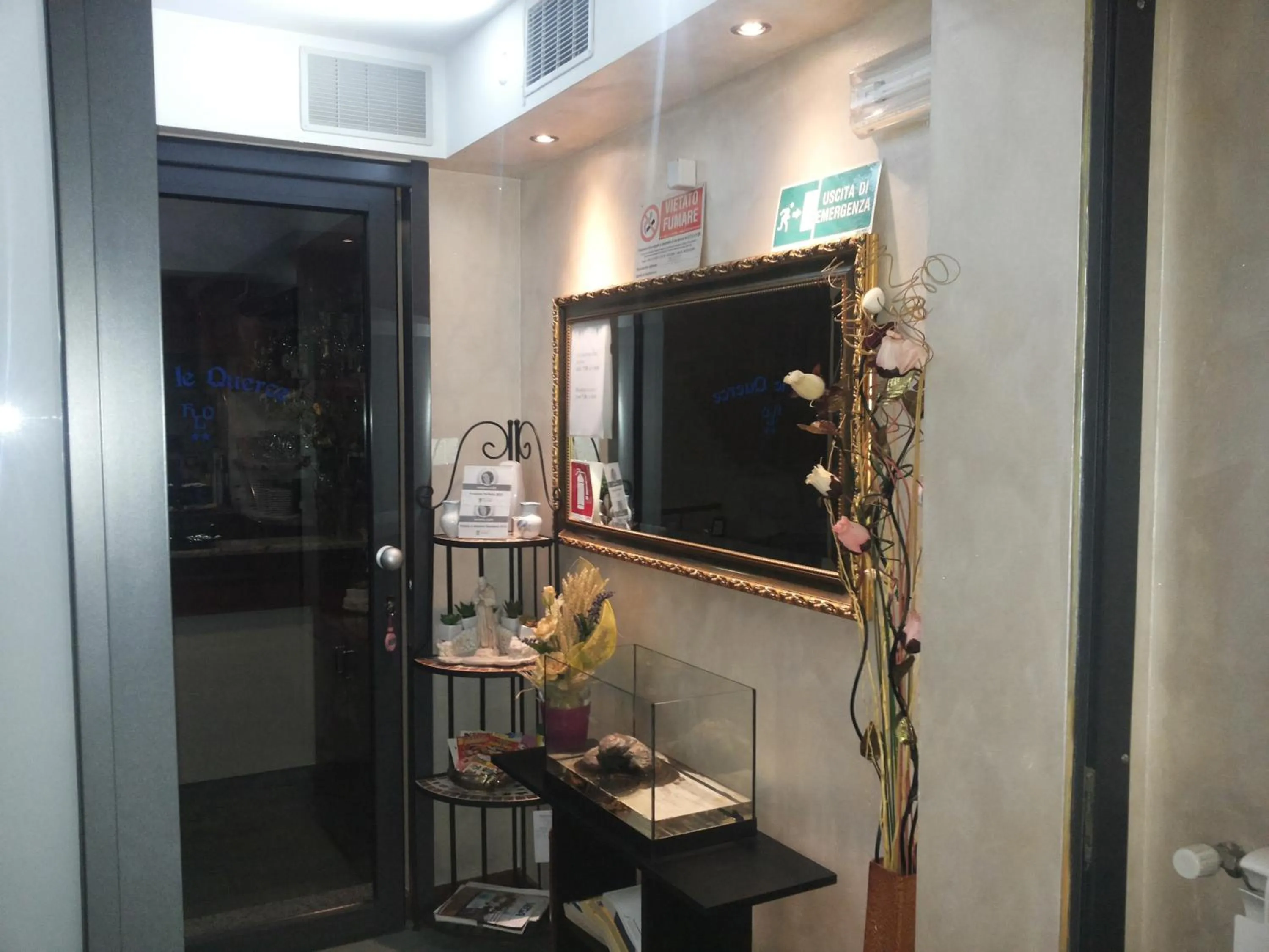 Decorative detail in Hotel Le Querce