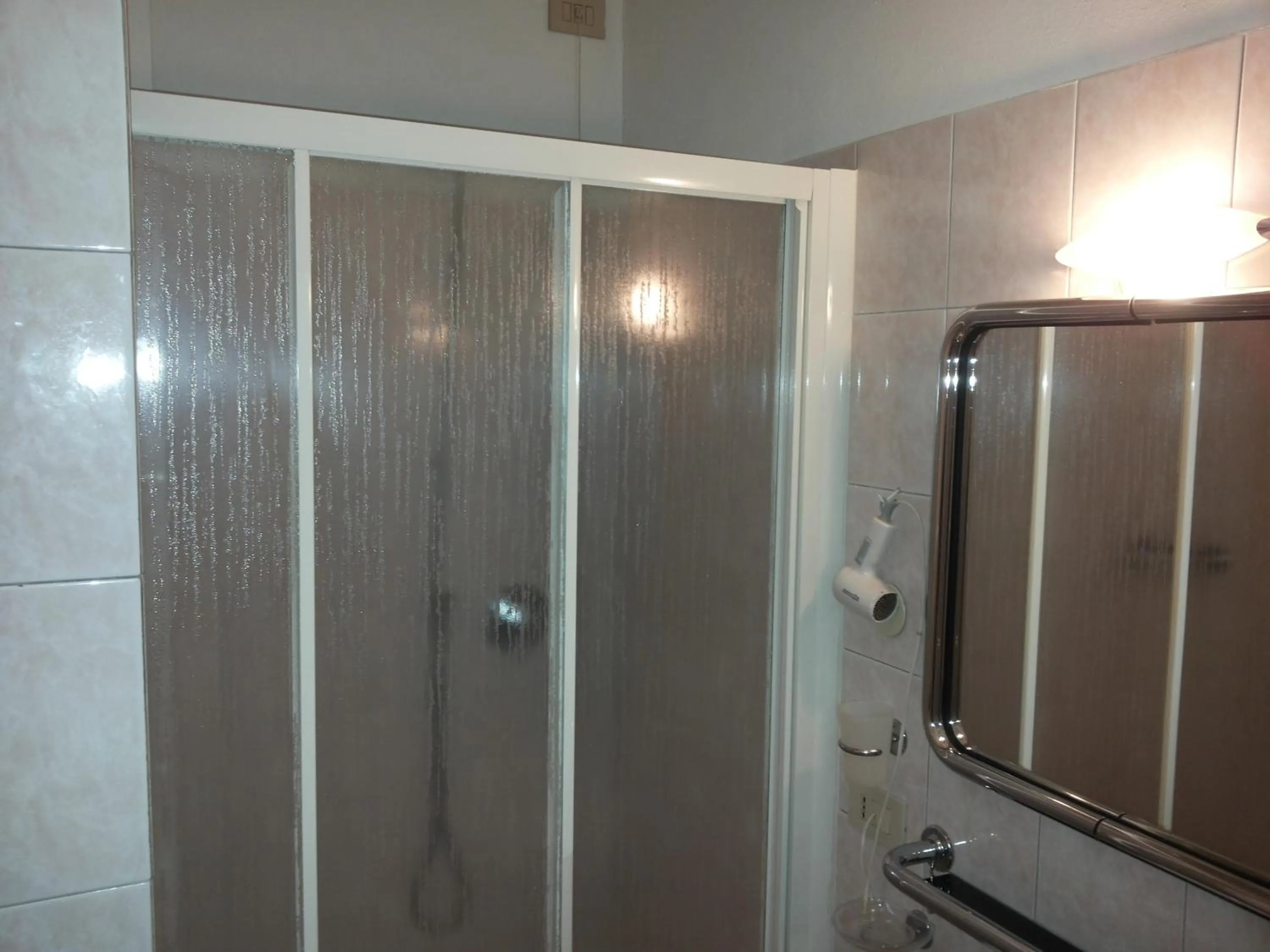 Shower in Hotel Le Querce