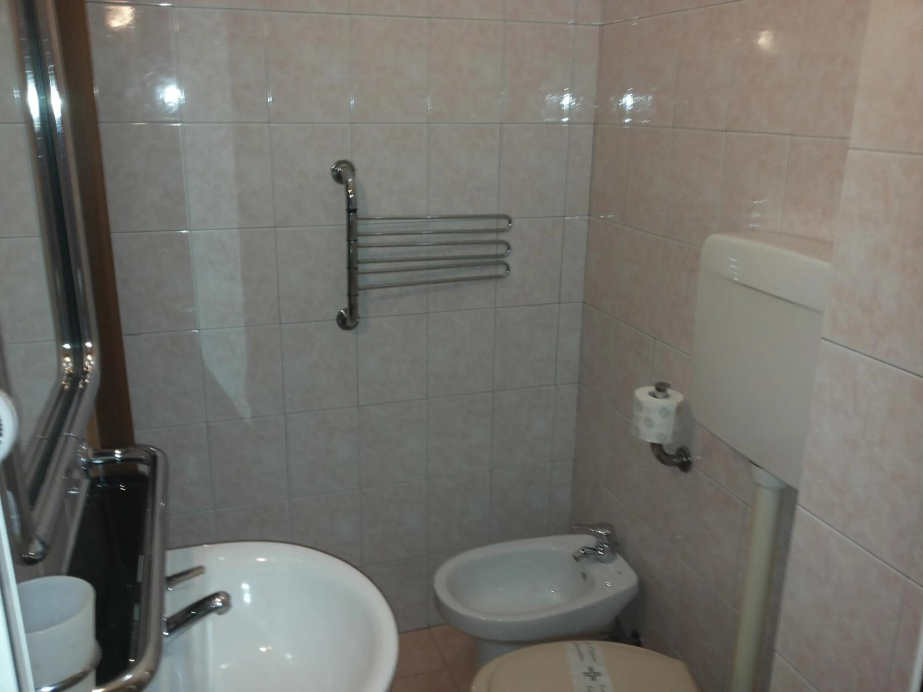 Toilet in Hotel Le Querce