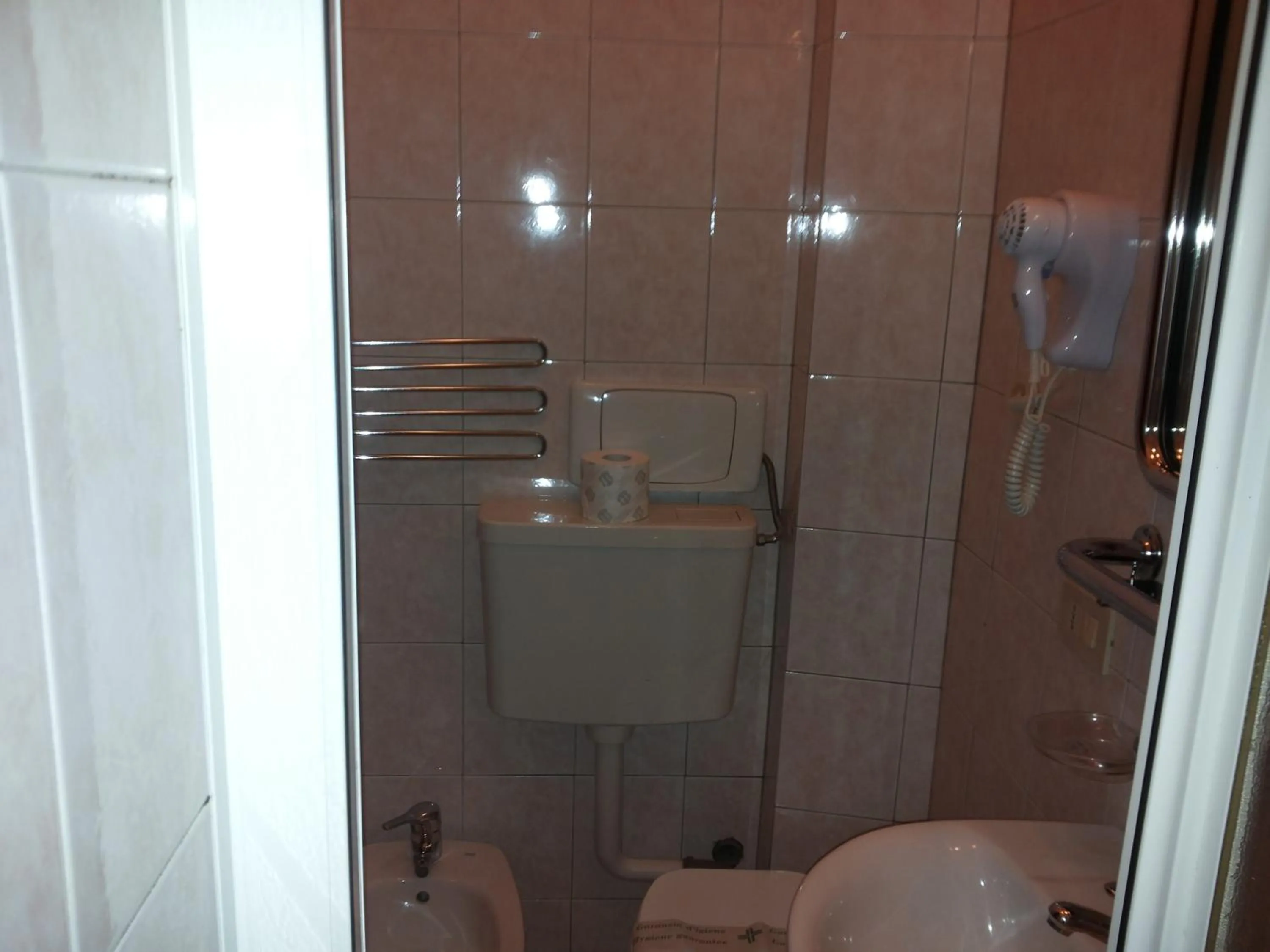 Toilet in Hotel Le Querce