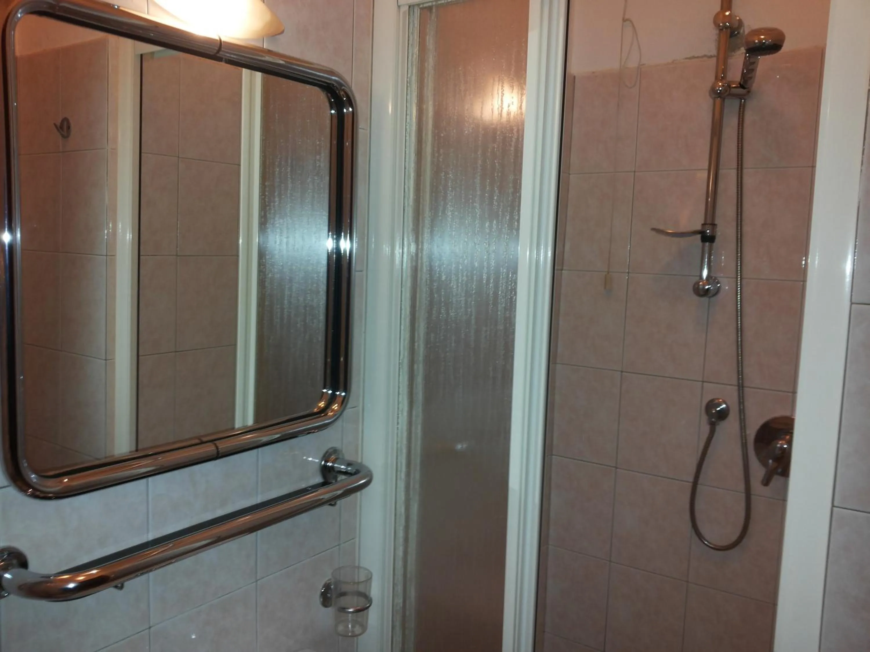 Shower in Hotel Le Querce