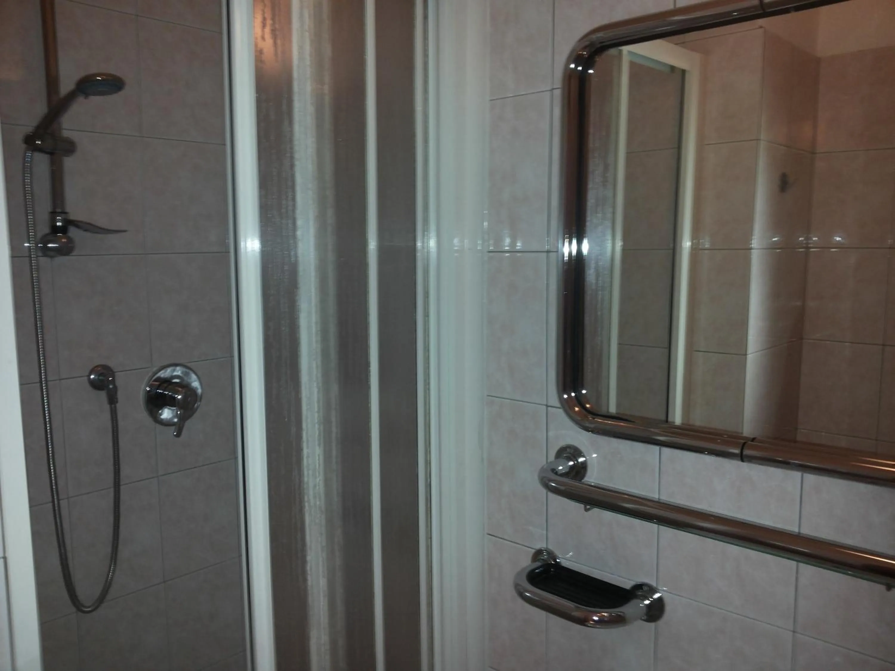 Shower in Hotel Le Querce