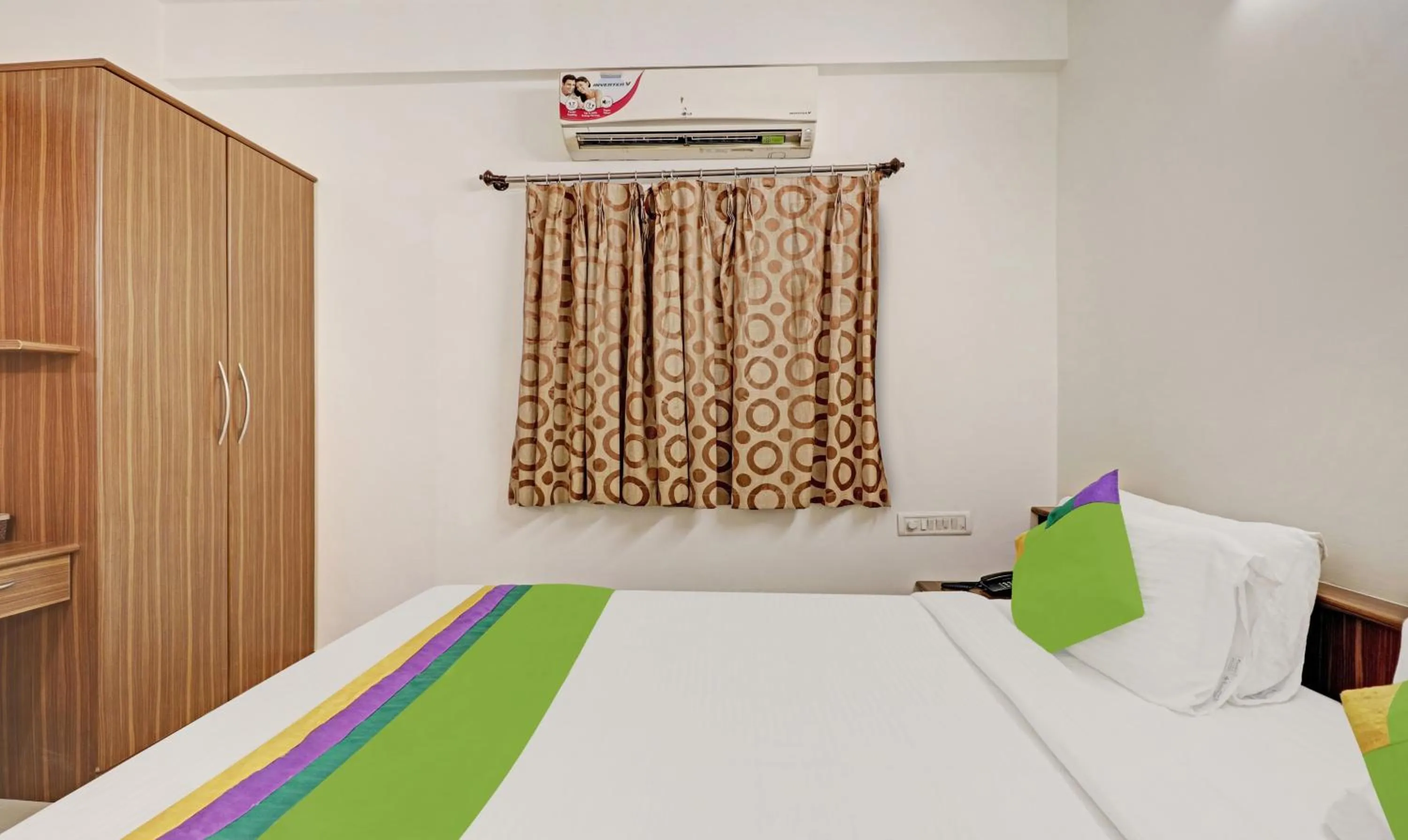 Bedroom, Bed in Treebo Trinitywood