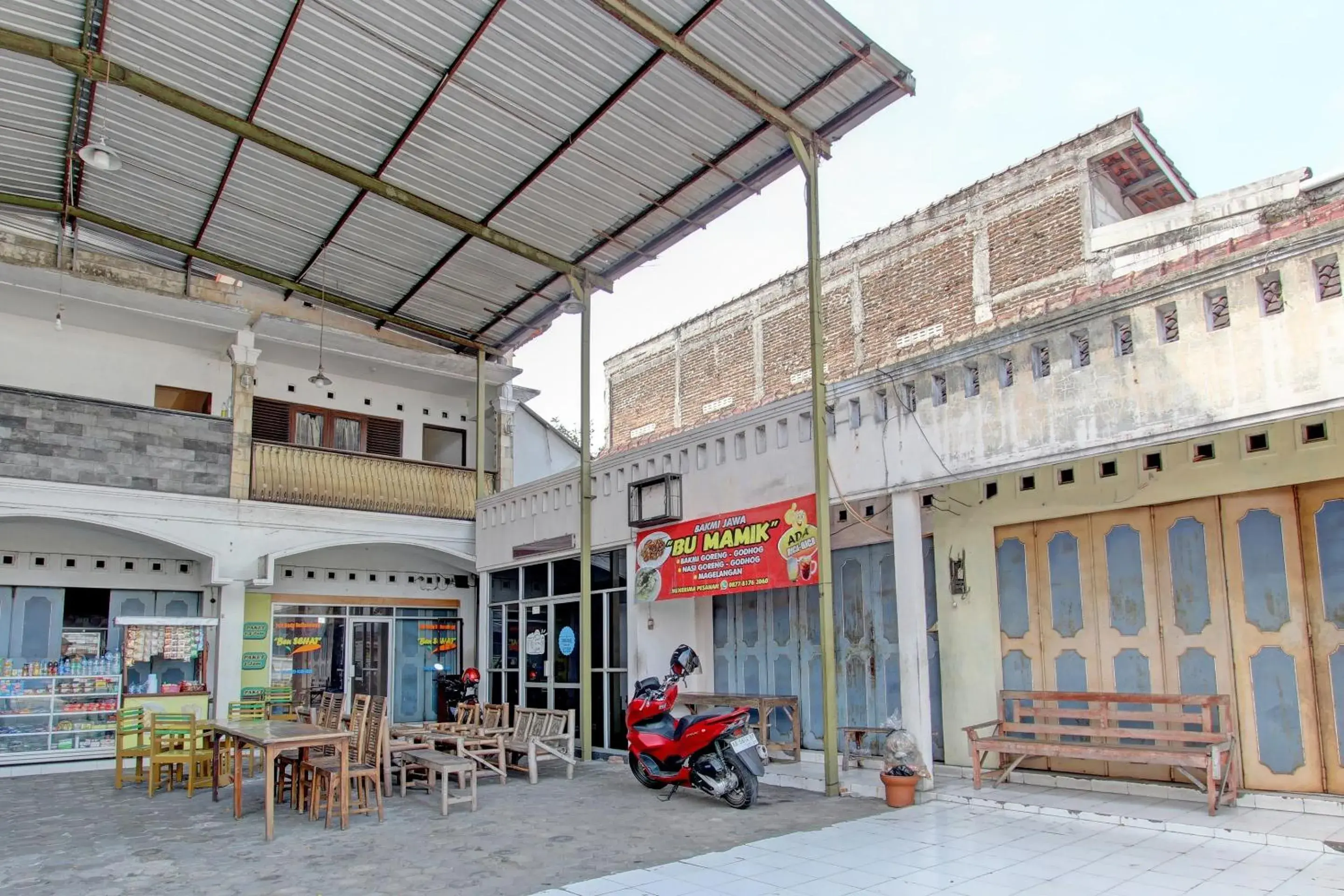 Facade/entrance in Hotel O Cindelaras B&b Bunk Bed Facade/entrance in Hotel O Cindelaras B&b Bunk Bed